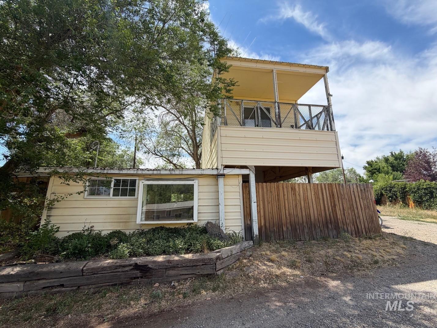 116 + 118 Mcculloch Dr. Property Photo 1