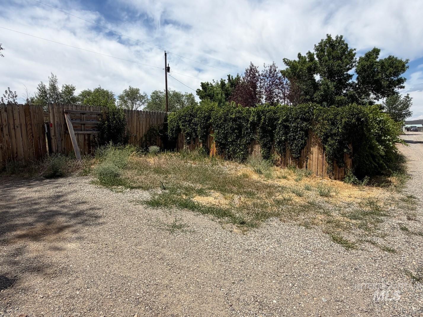 116 + 118 Mcculloch Dr. Property Photo 11