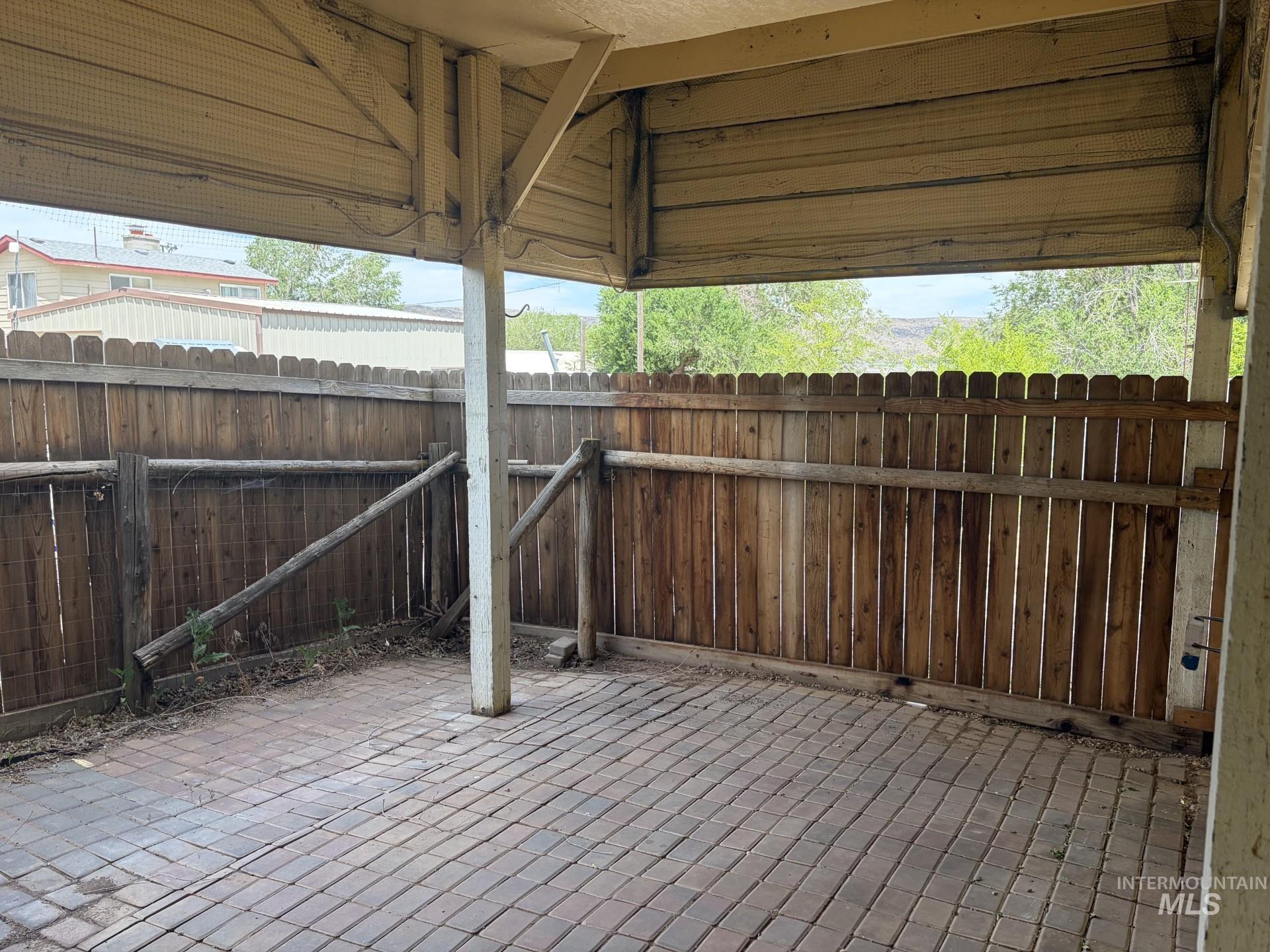 116 + 118 Mcculloch Dr. Property Photo 13