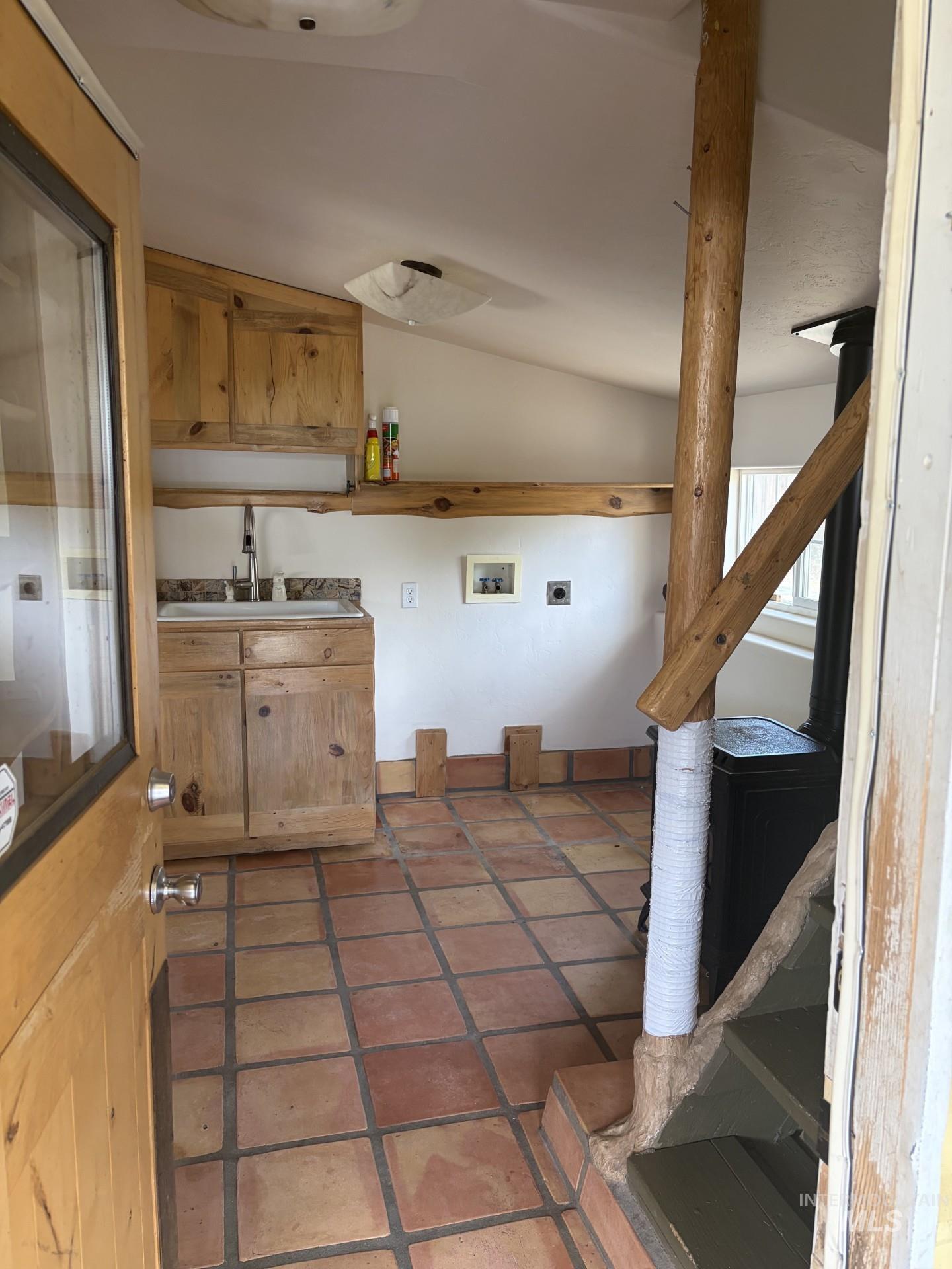 116 + 118 Mcculloch Dr. Property Photo 25