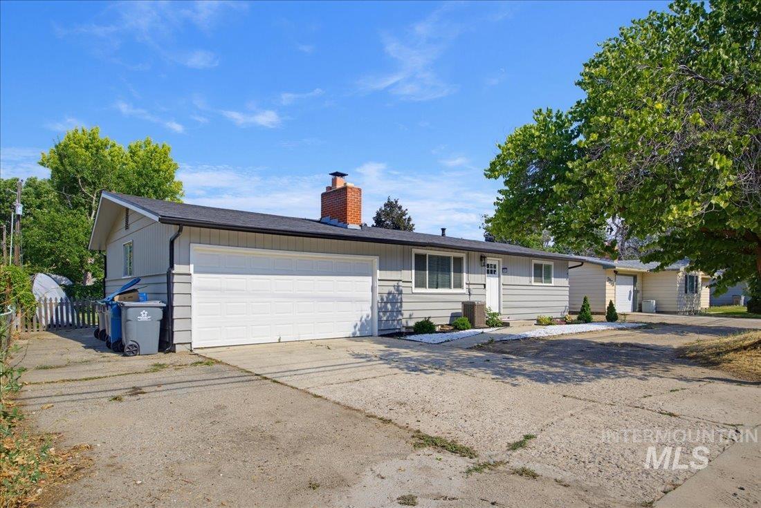 2812 N Cole Rd Property Photo 6