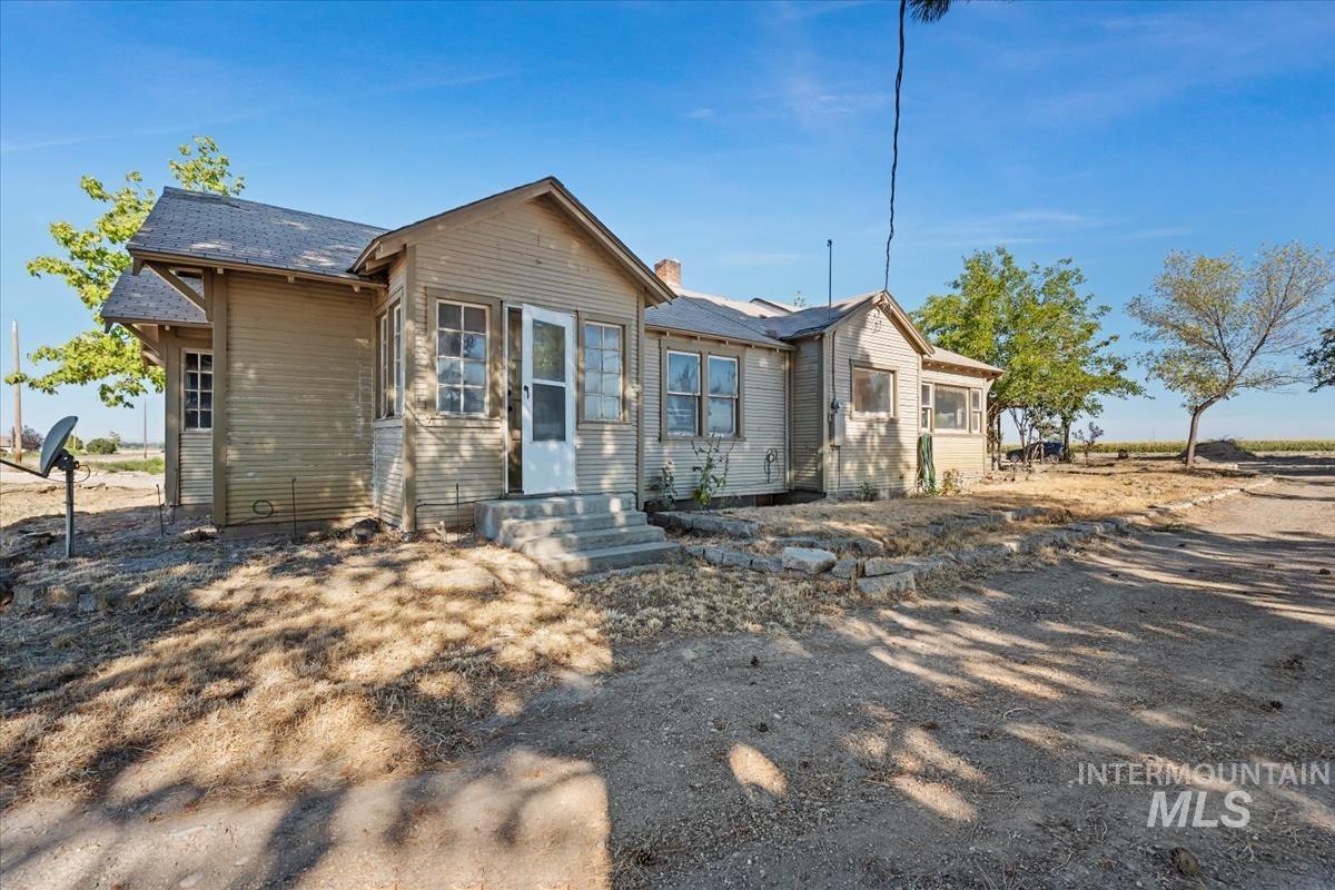 18256 Homedale Rd Property Photo 1