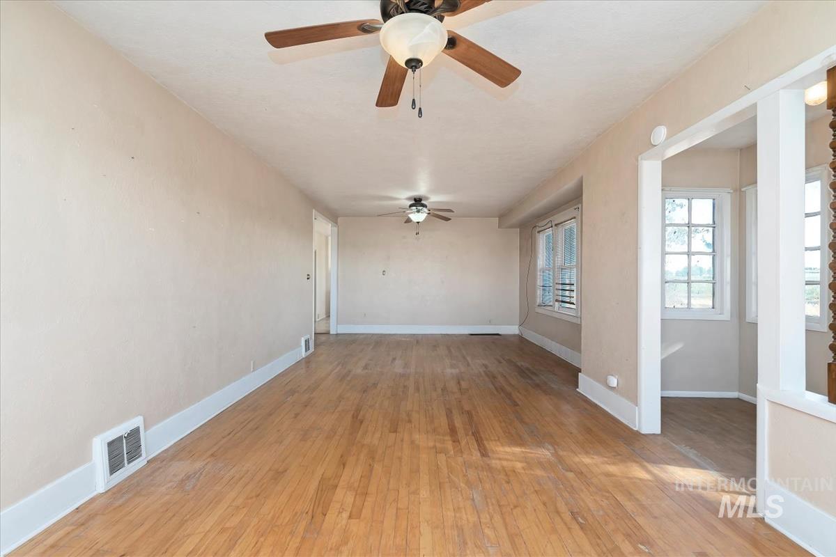 18256 Homedale Rd Property Photo 4