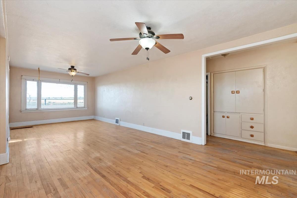18256 Homedale Rd Property Photo 5