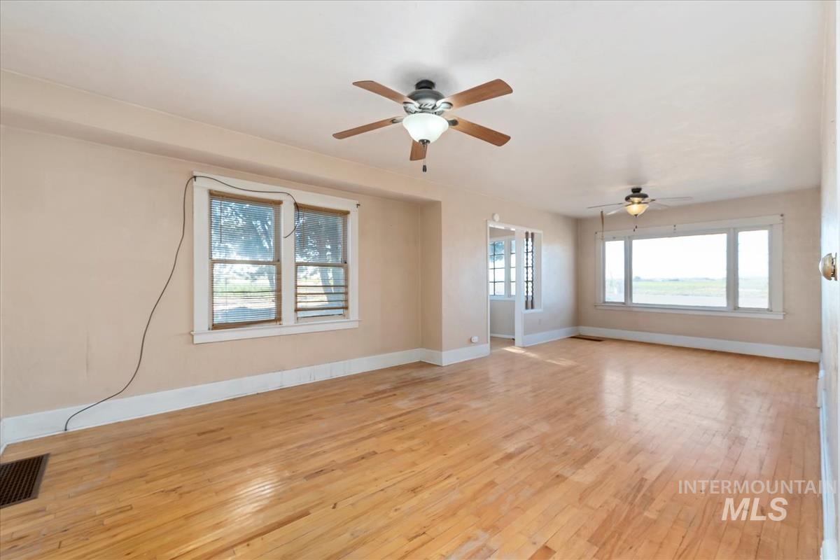 18256 Homedale Rd Property Photo 6