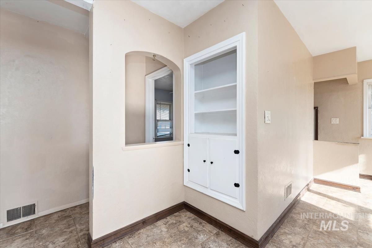 18256 Homedale Rd Property Photo 9