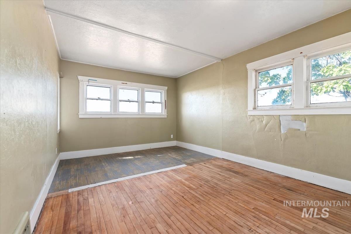18256 Homedale Rd Property Photo 13