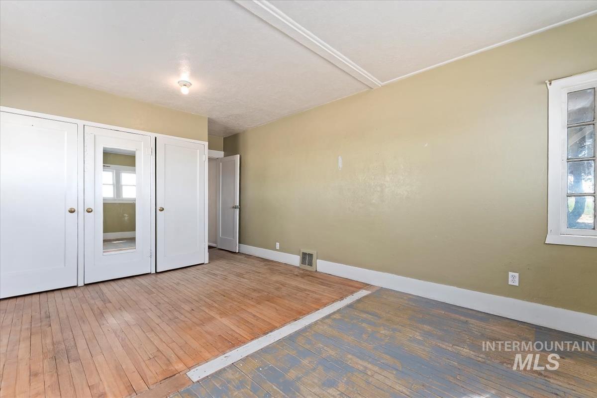 18256 Homedale Rd Property Photo 15