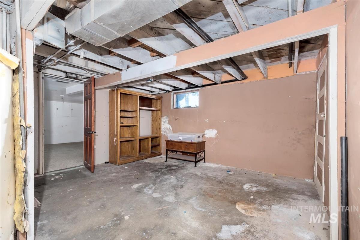 18256 Homedale Rd Property Photo 18
