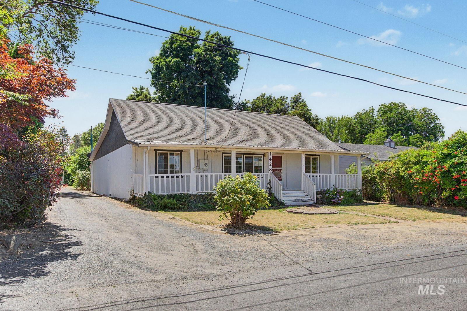 1428 Alder Ave Property Photo 2