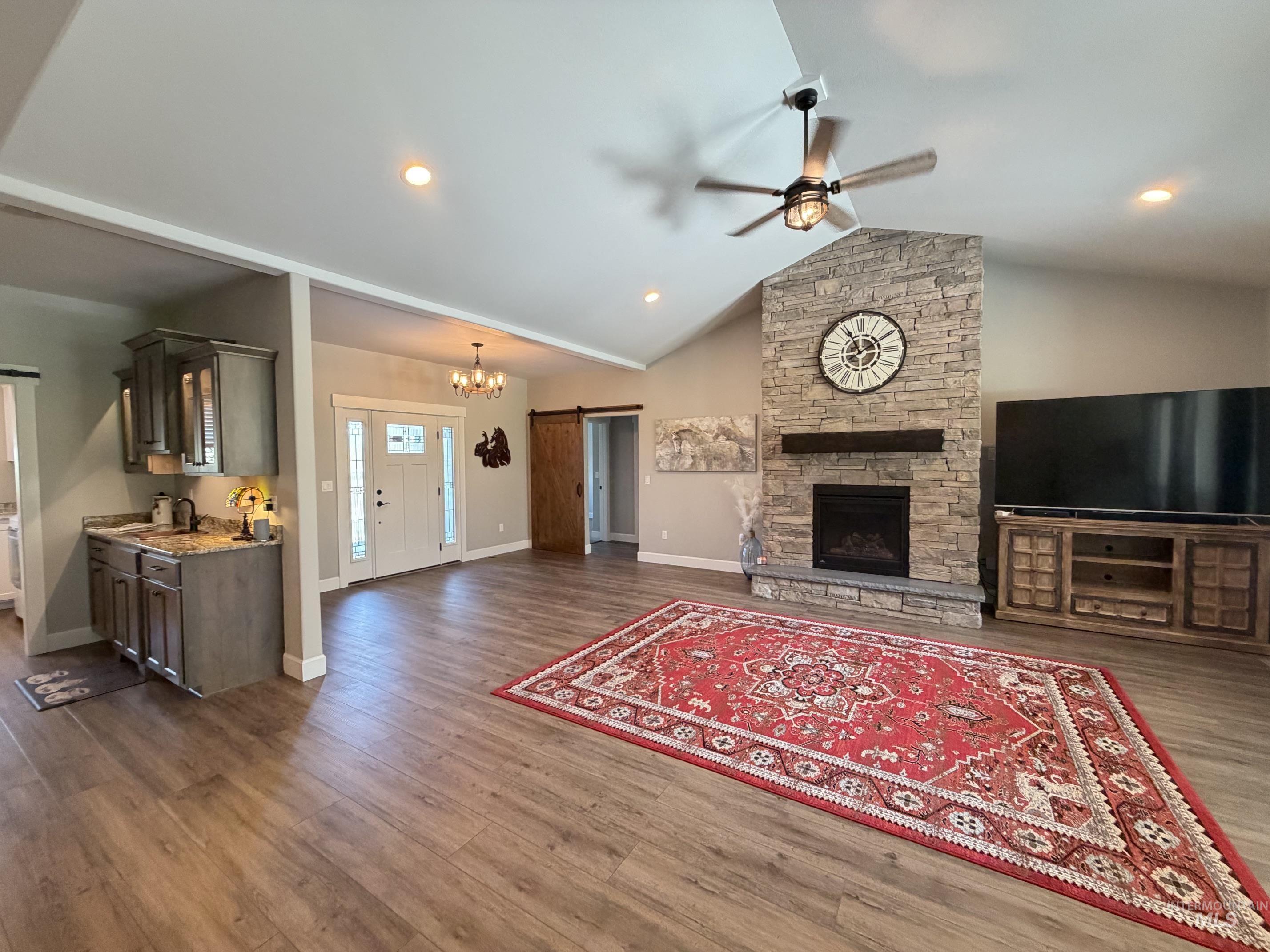3983 Foothill Dr Property Photo 5