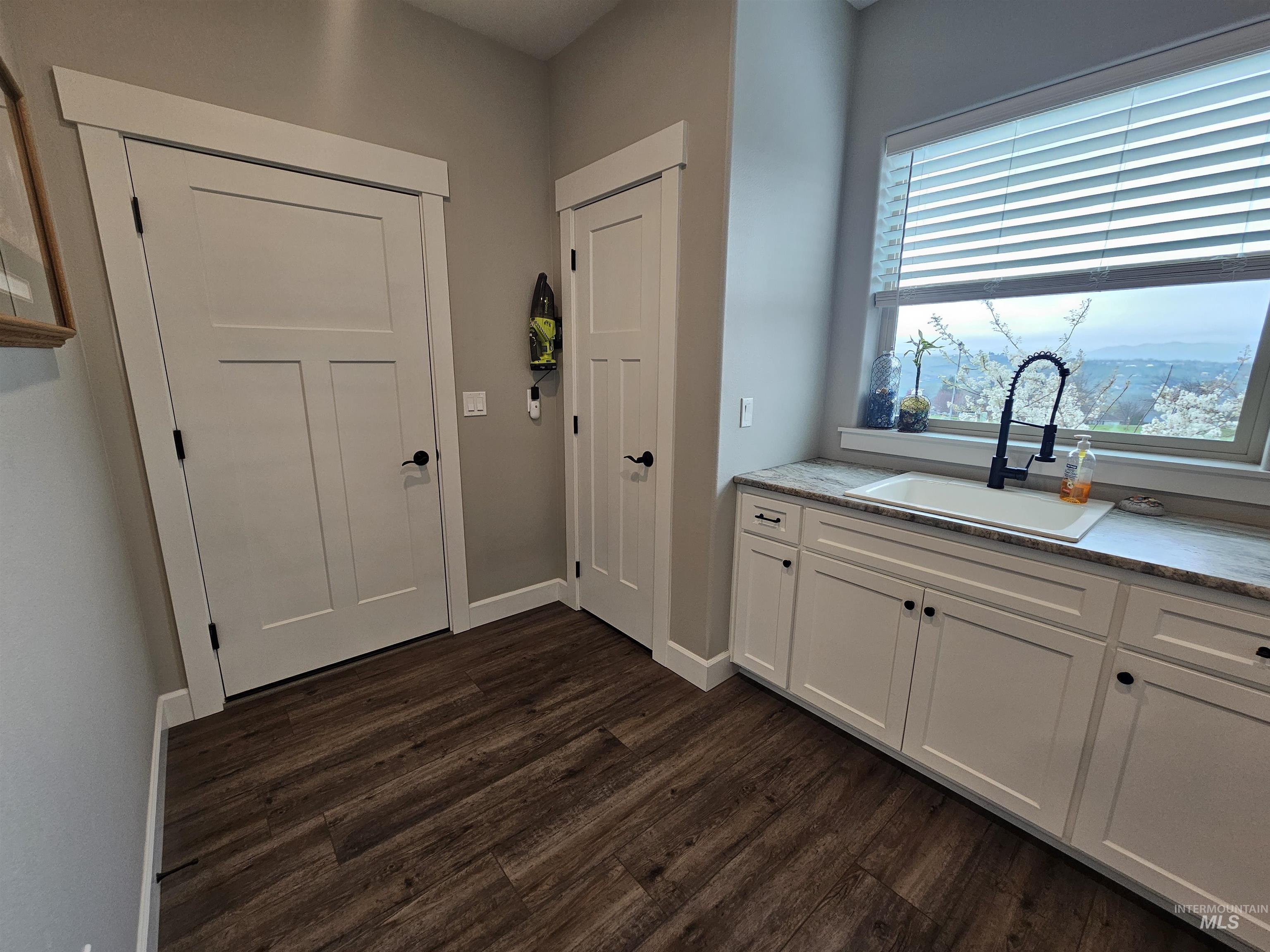 3983 Foothill Dr Property Photo 16