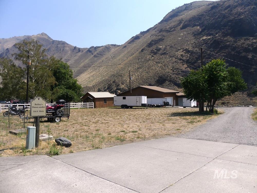 420 S Main Street Property Photo 18