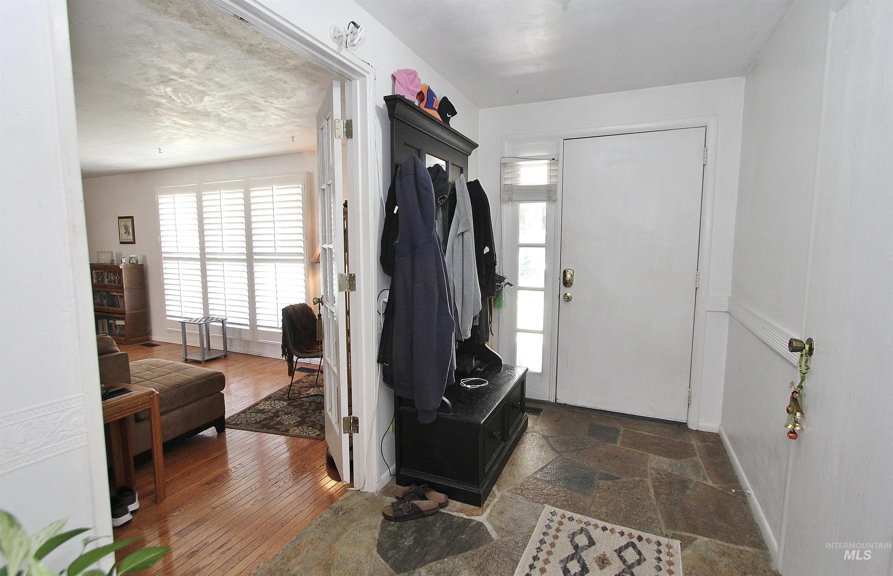 698 N Eagle Hills Way Property Photo 2