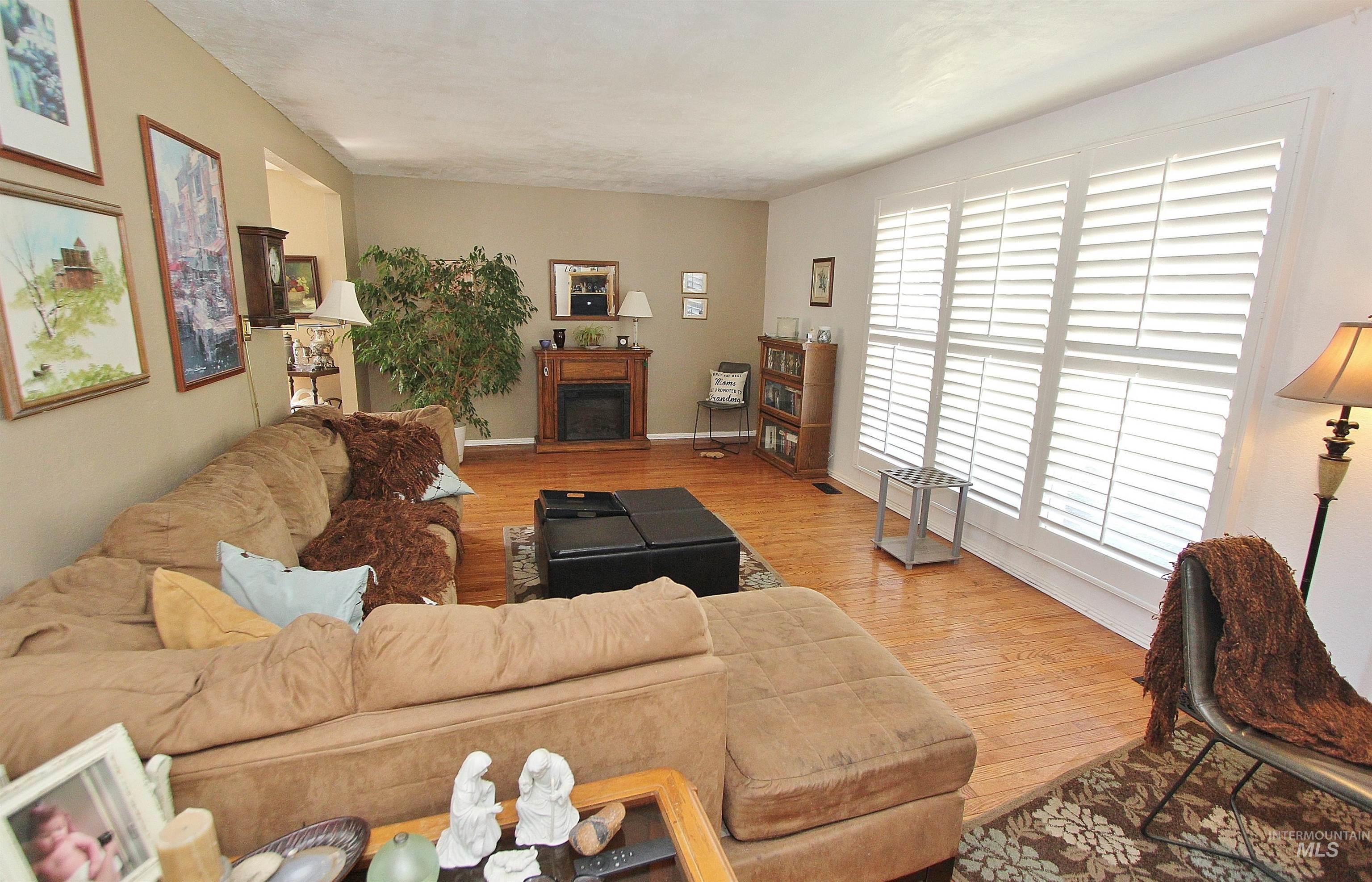 698 N Eagle Hills Way Property Photo 3