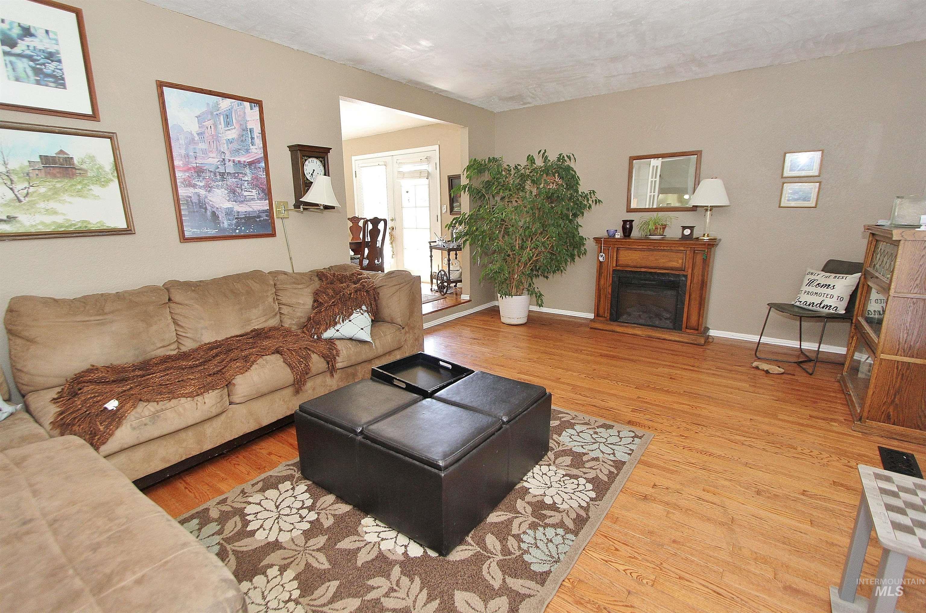 698 N Eagle Hills Way Property Photo 4