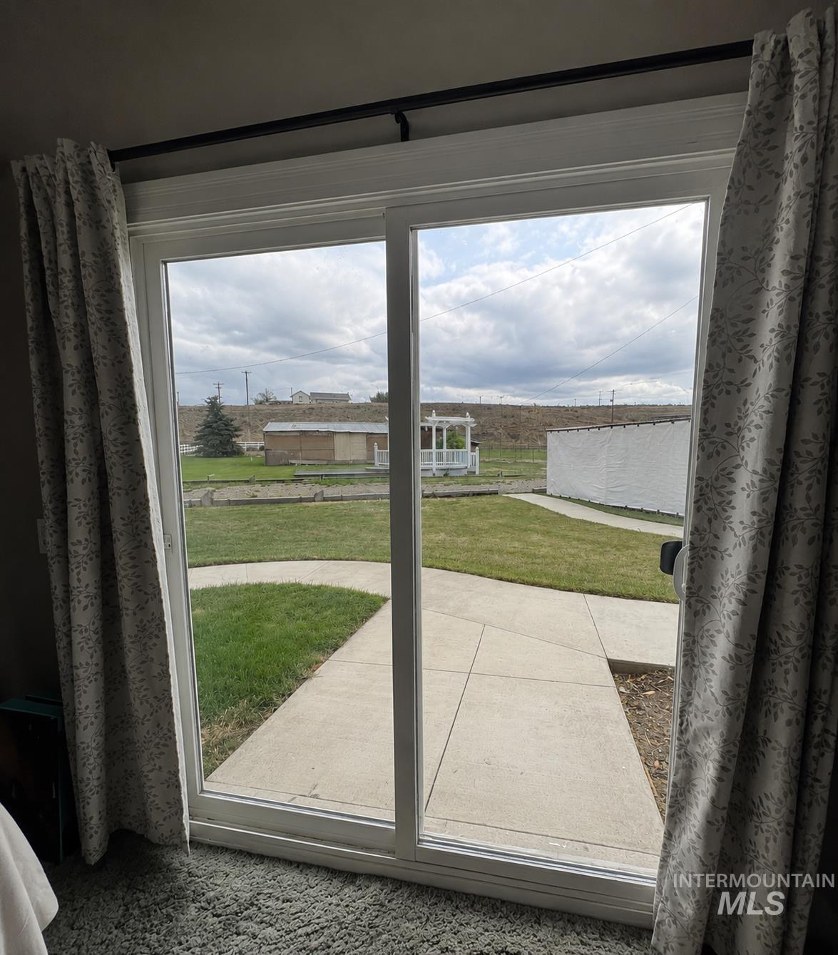 513 W 2100 S Property Photo 16