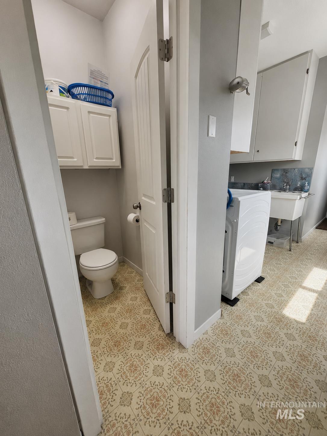 513 W 2100 S Property Photo 25