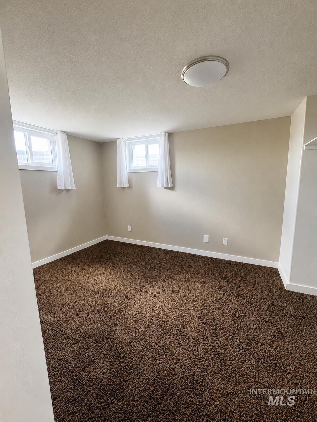 513 W 2100 S Property Photo 35
