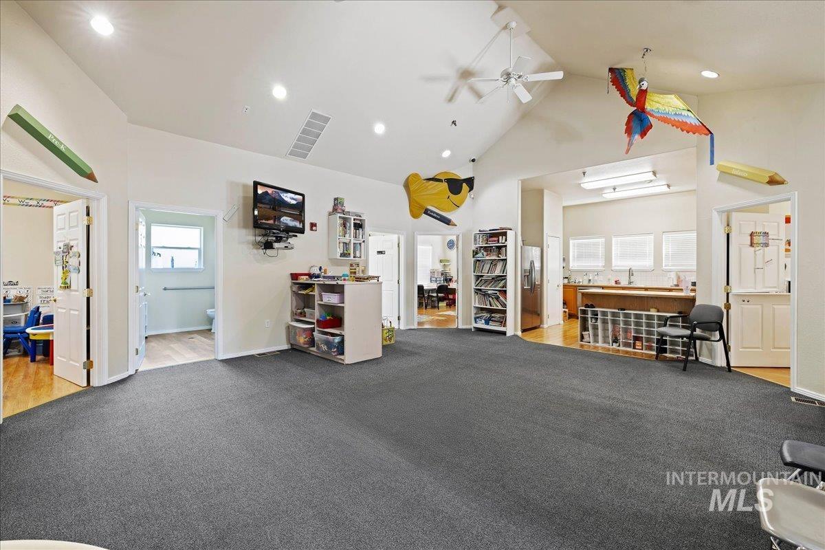 3250 Shamrock Road Property Photo 6