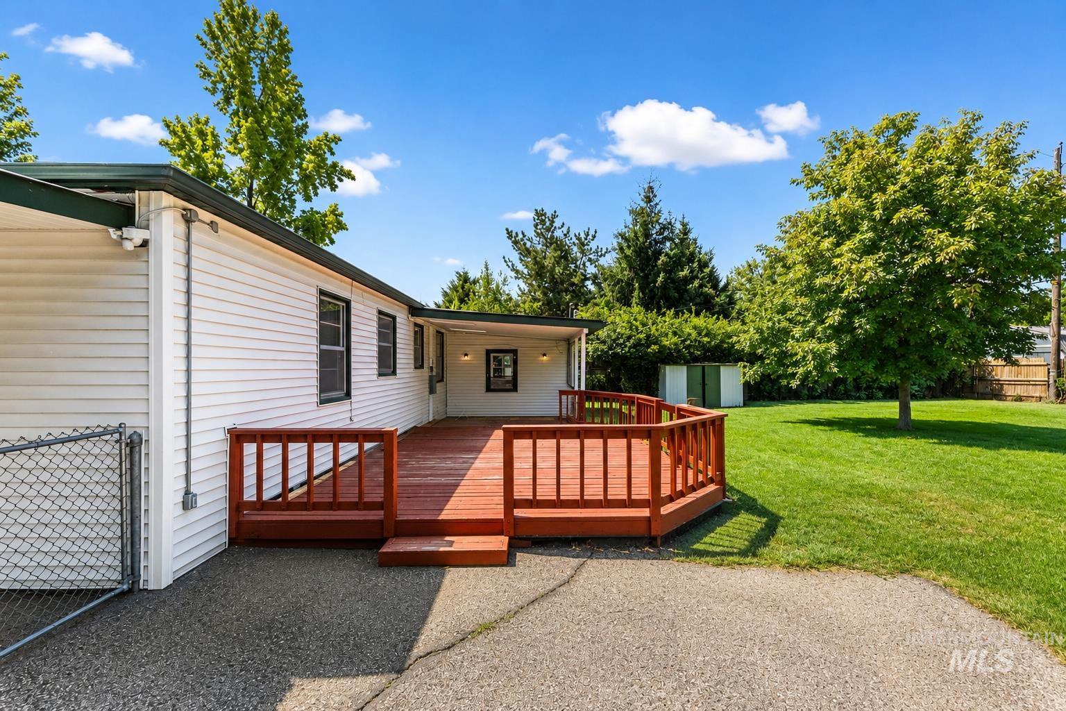 611 N Riverview Dr Property Photo 45