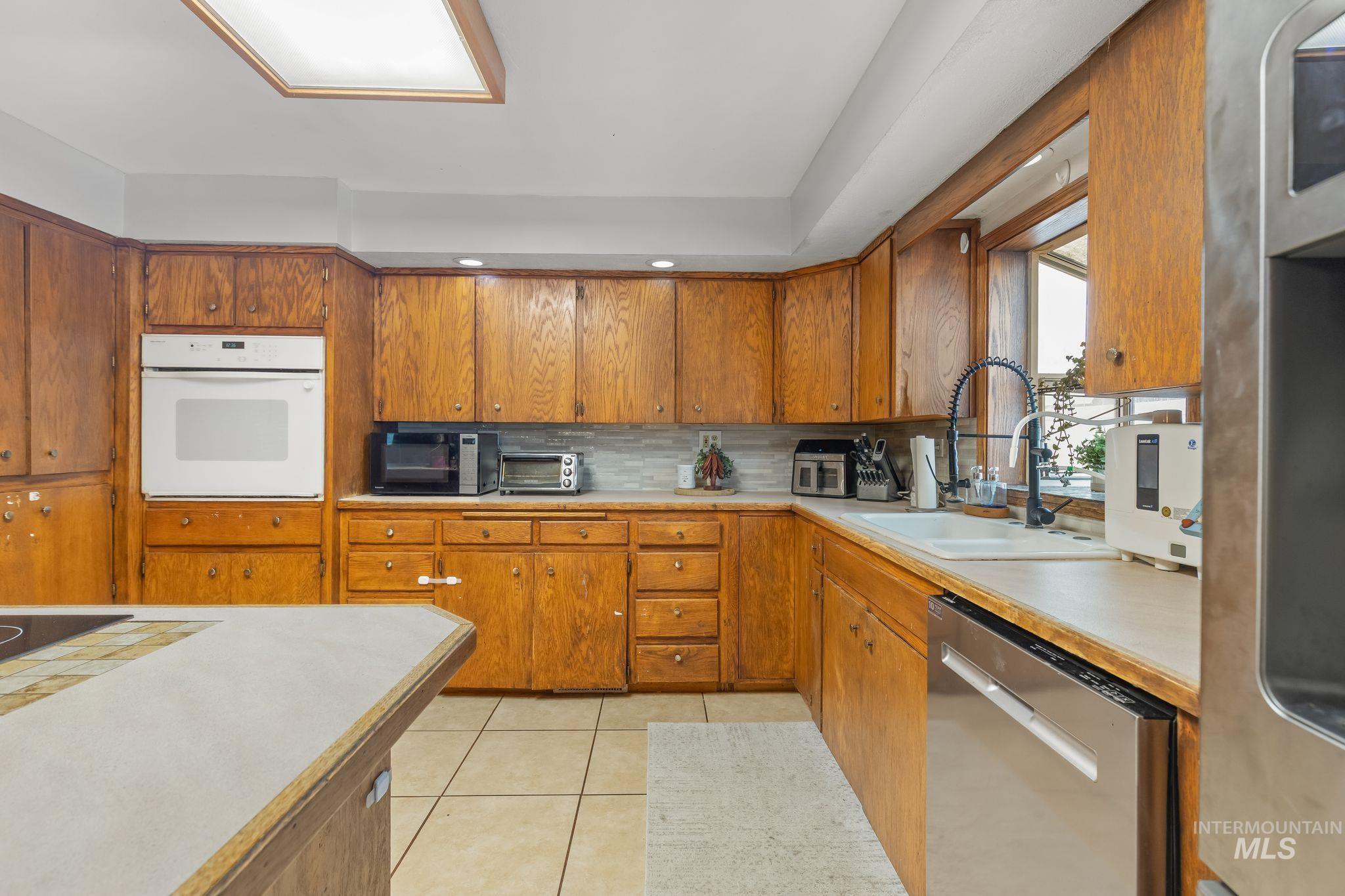 2119 Ripon Ave. Property Photo 11