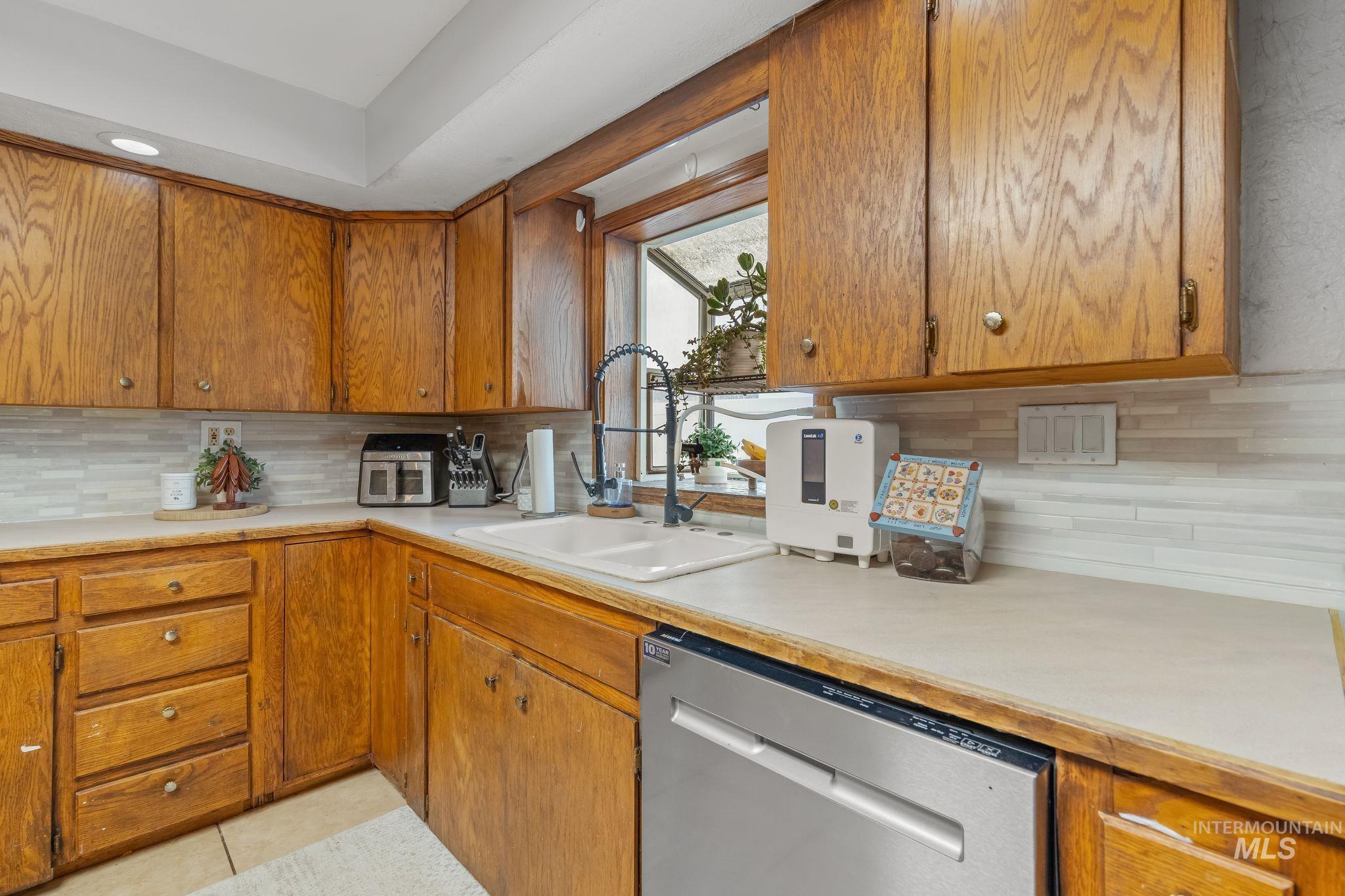 2119 Ripon Ave. Property Photo 12