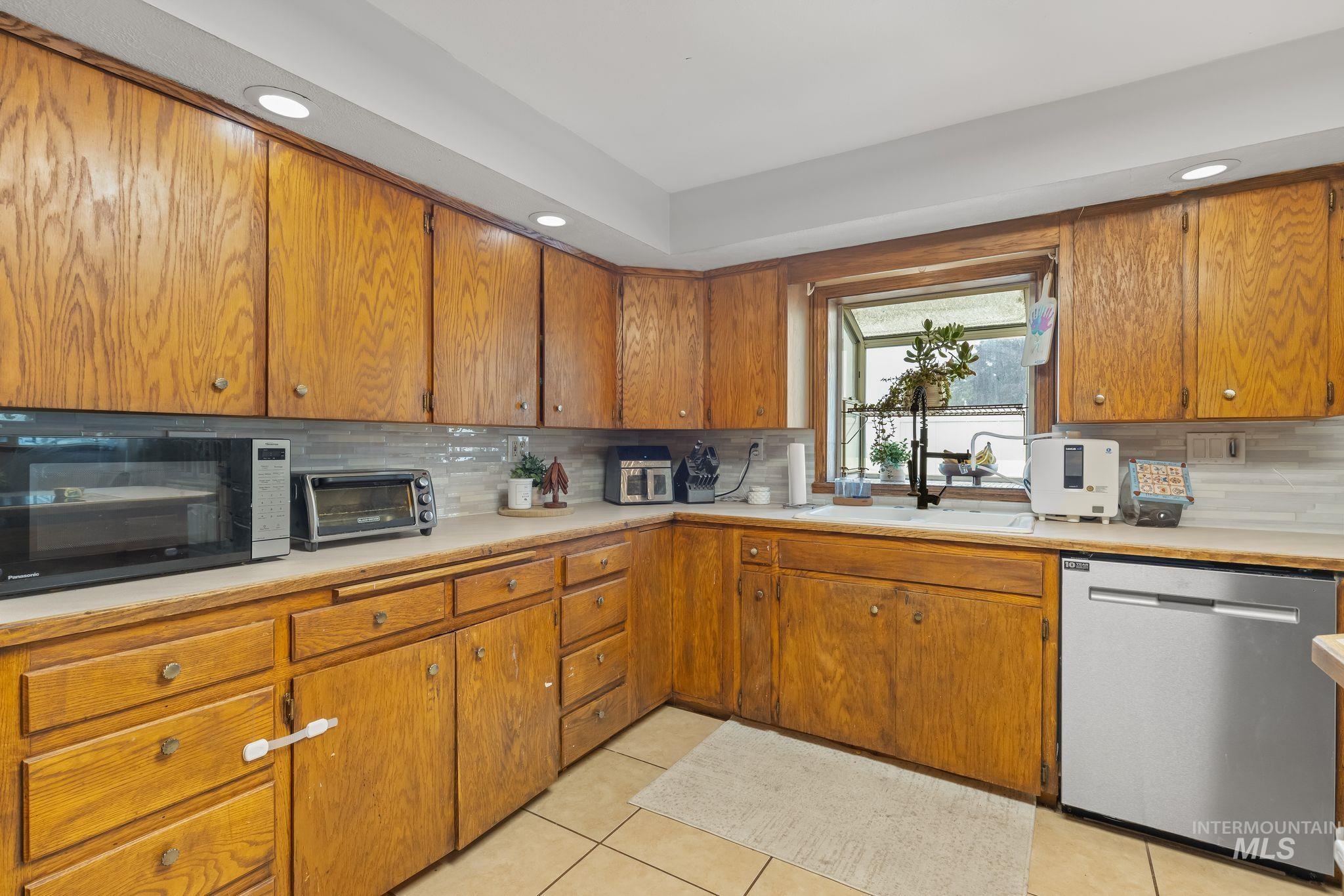 2119 Ripon Ave. Property Photo 14