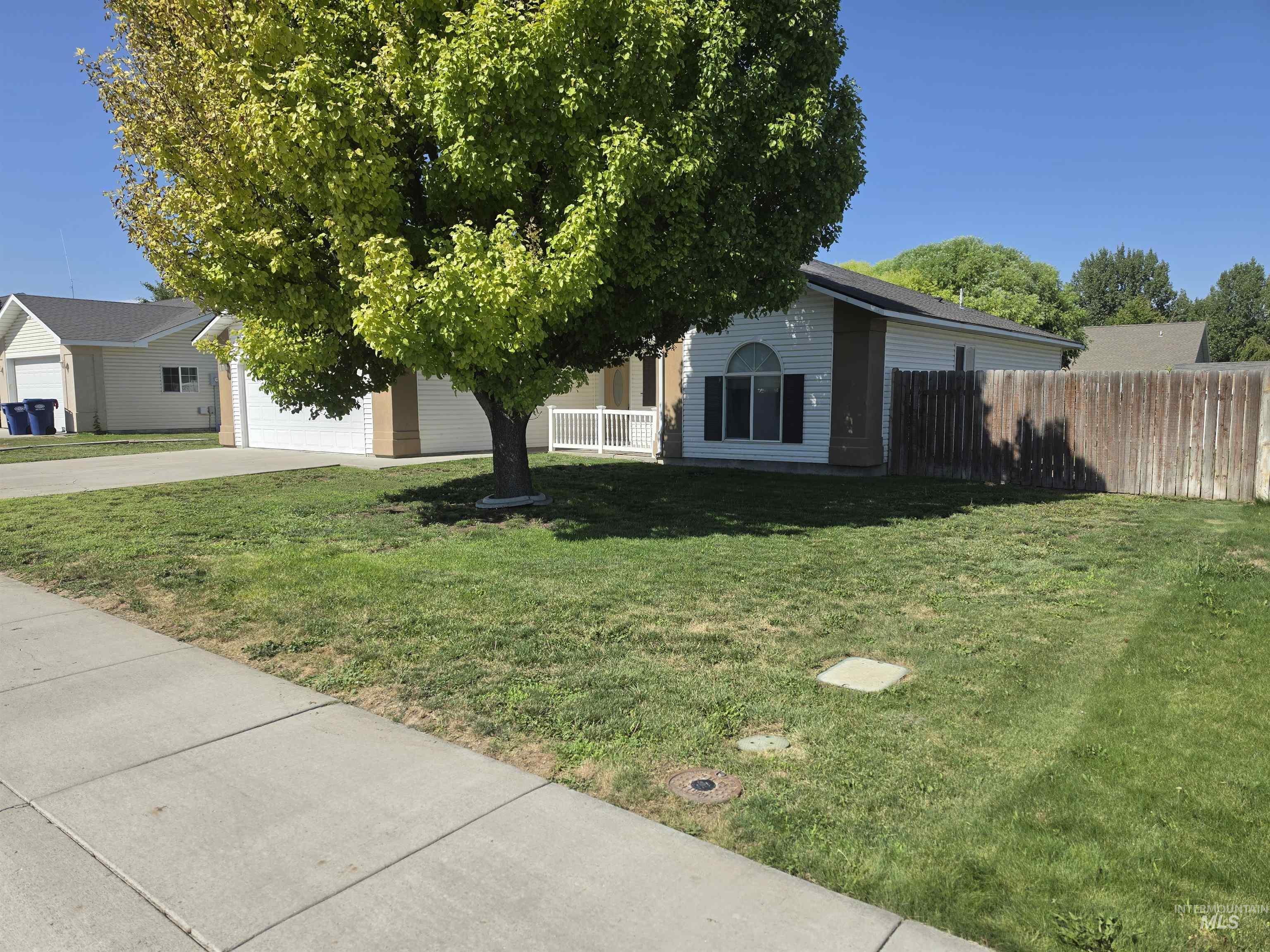 1431 Autumn Way Property Photo 4