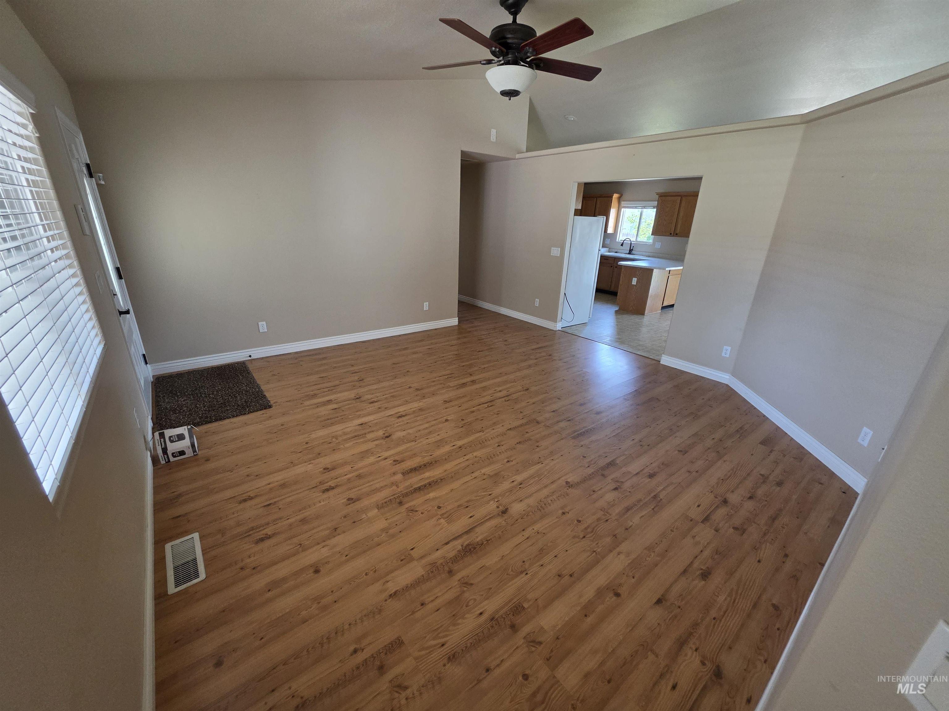 1431 Autumn Way Property Photo 9