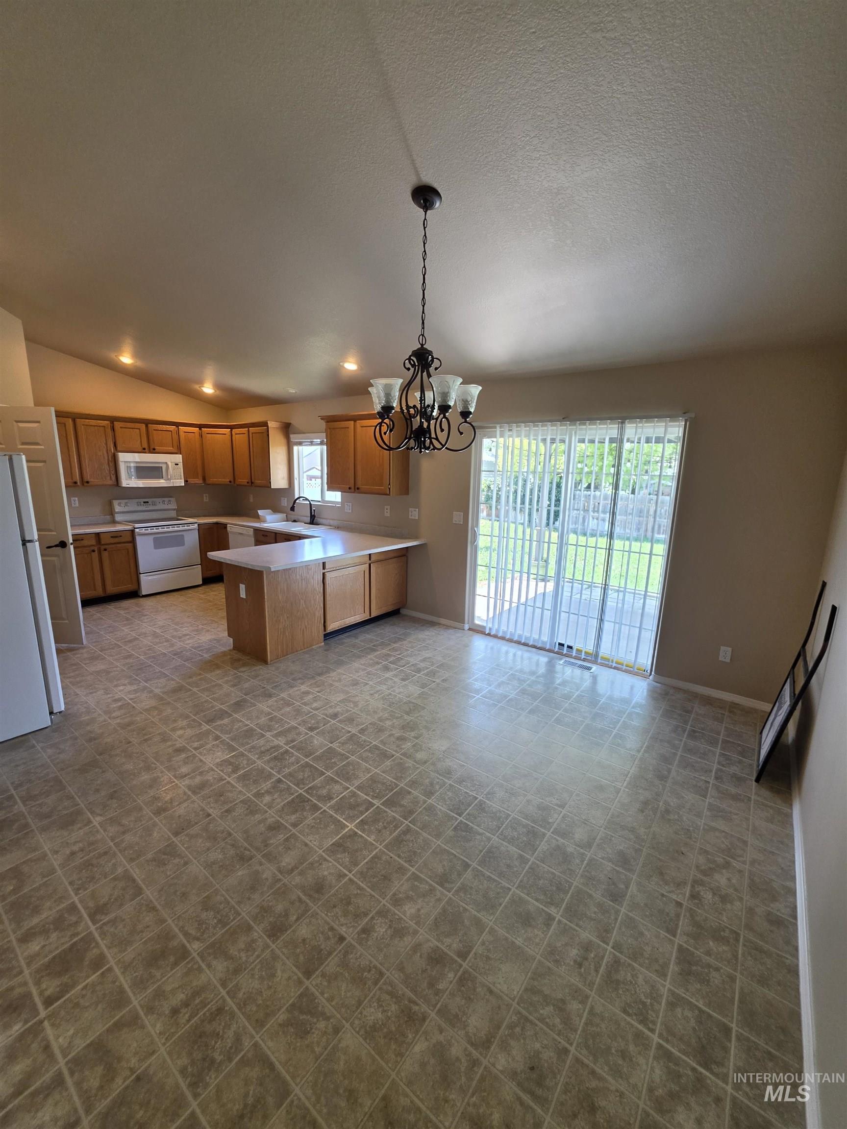 1431 Autumn Way Property Photo 10