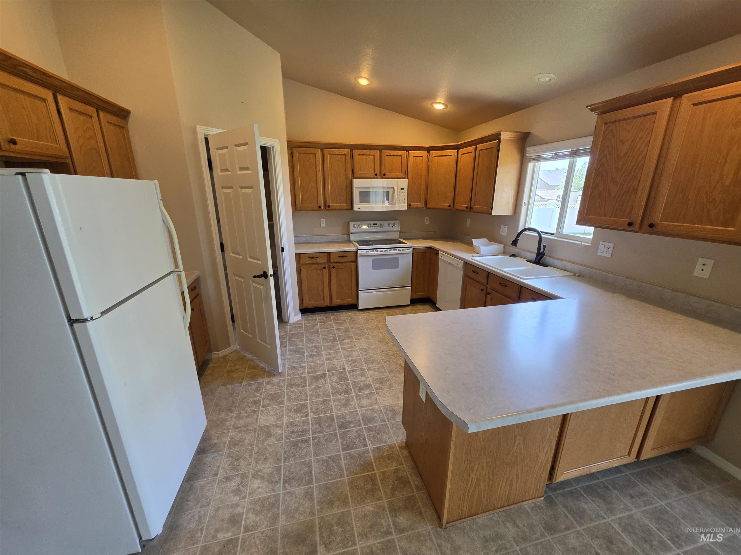 1431 Autumn Way Property Photo 11