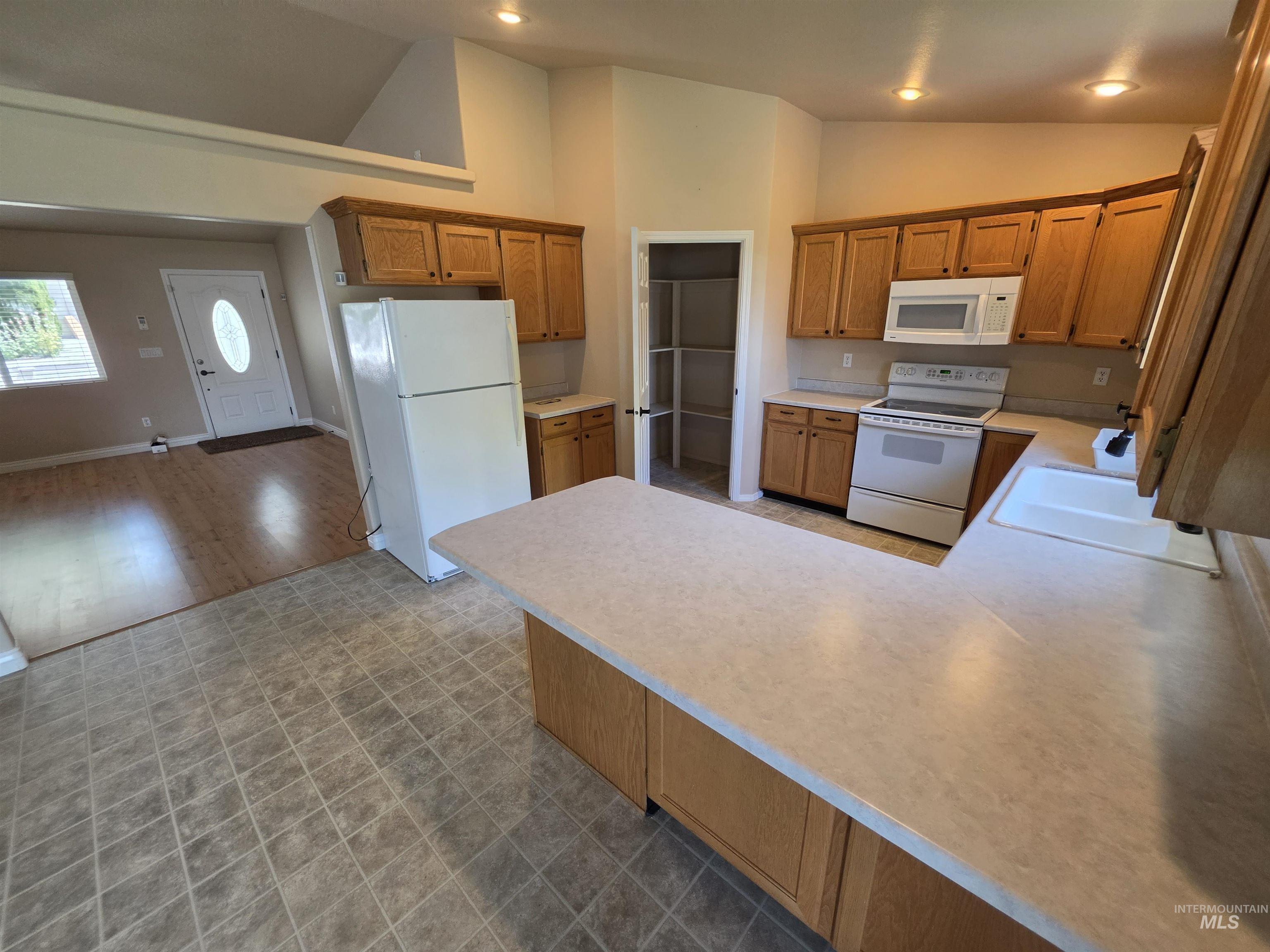 1431 Autumn Way Property Photo 12