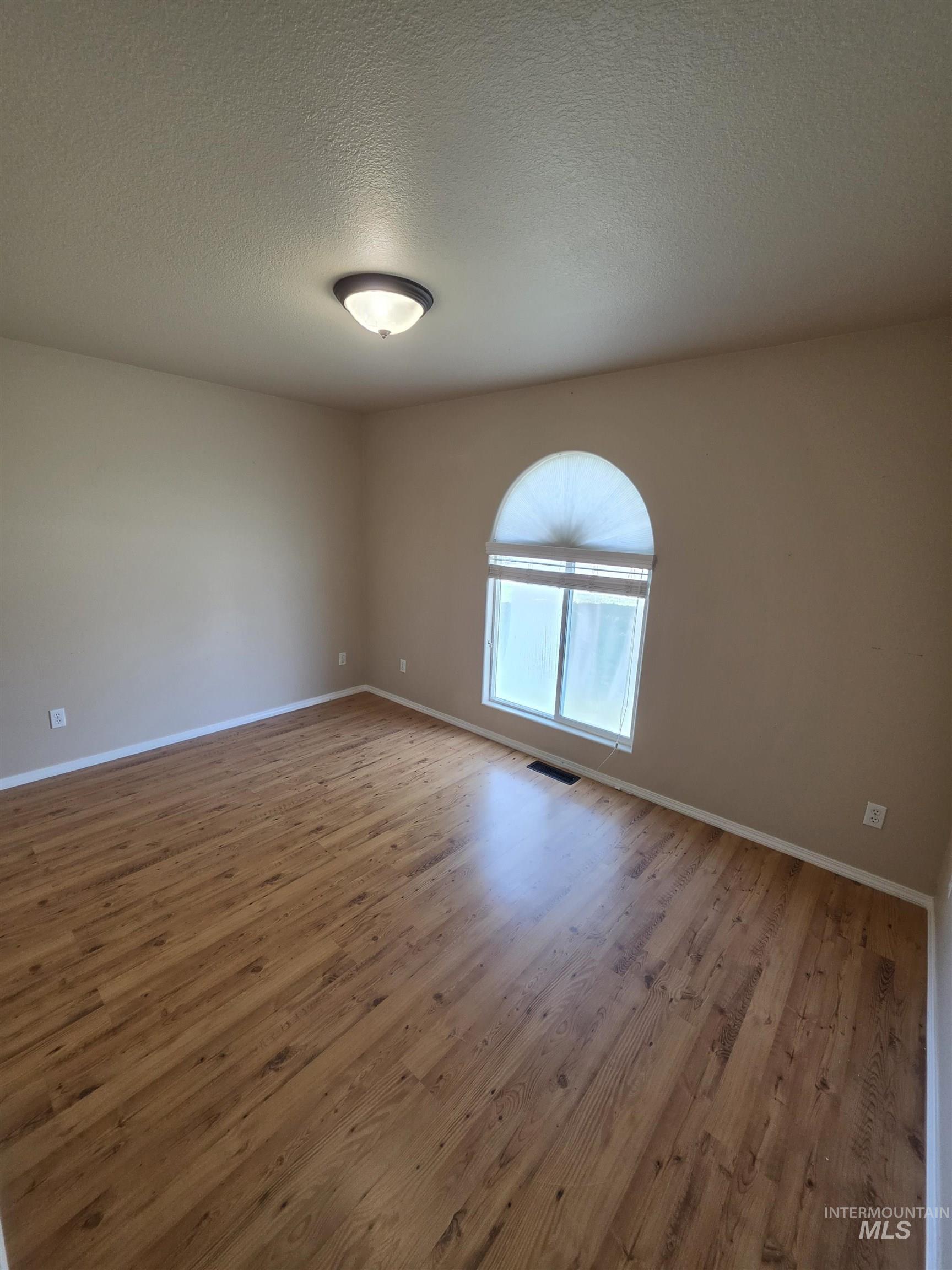1431 Autumn Way Property Photo 17
