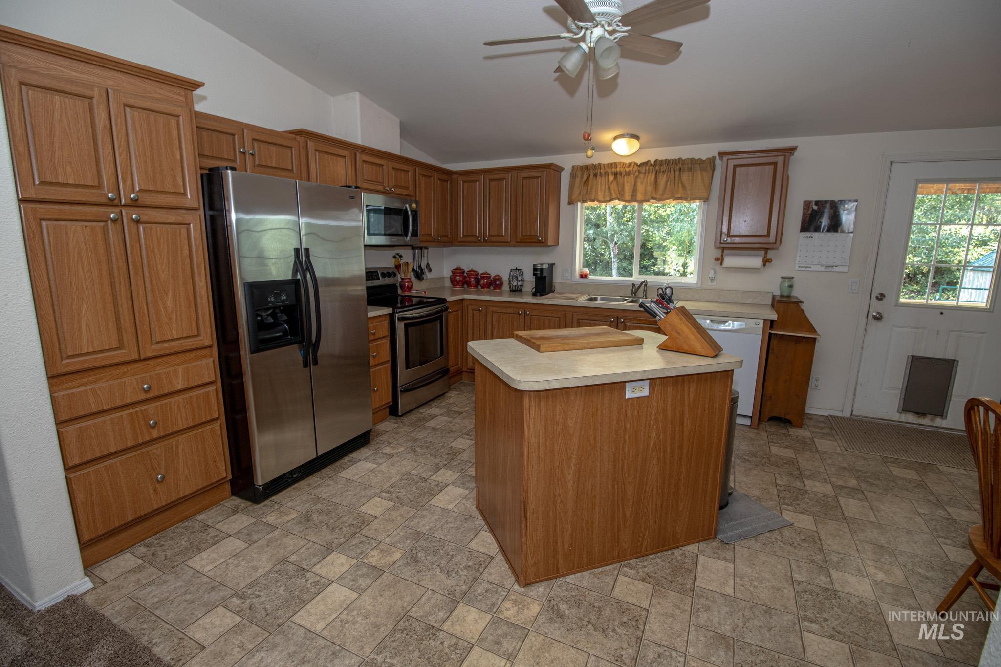 13612 Michael Dr Property Photo 6
