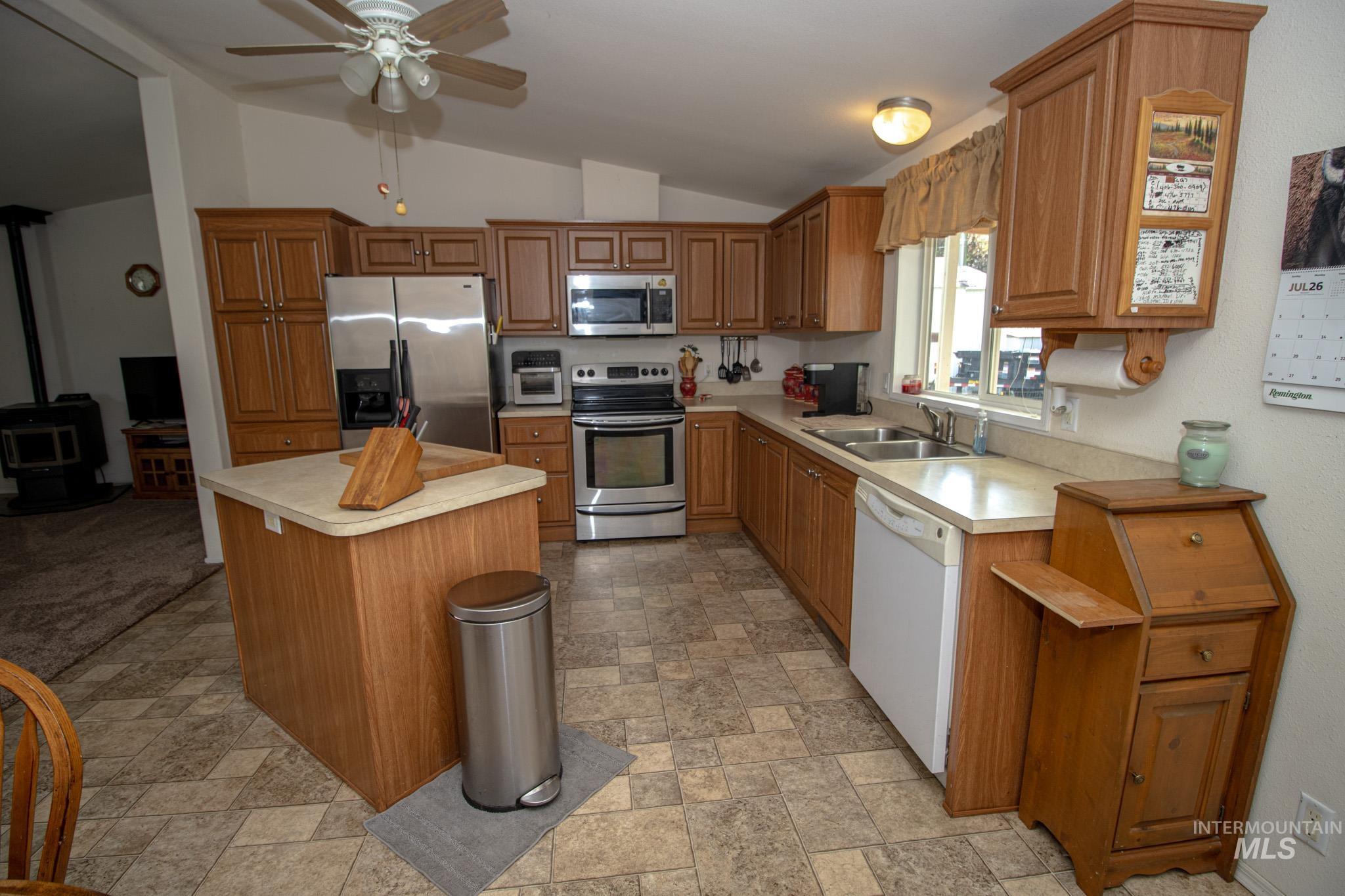 13612 Michael Dr Property Photo 9