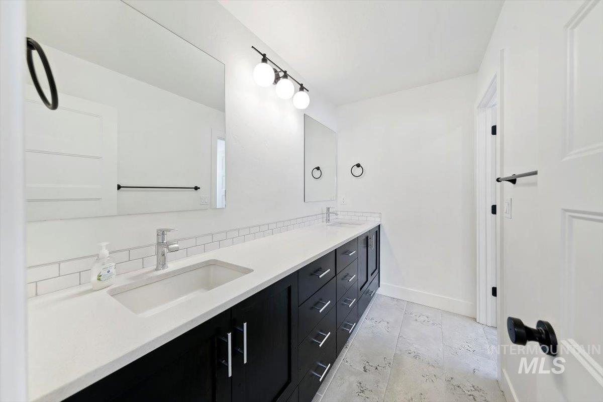 1811 E Knobcone Drive Property Photo 37