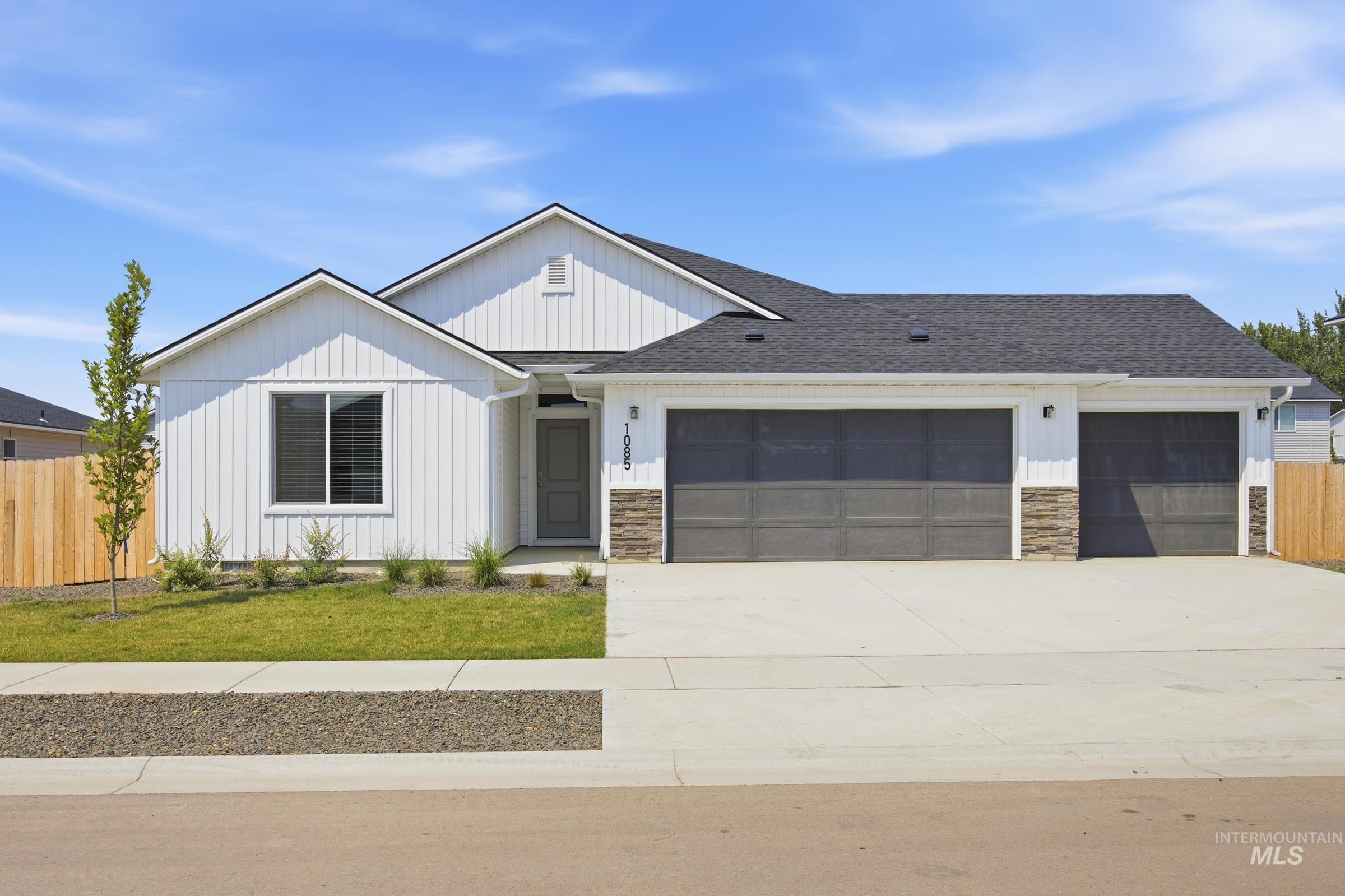 1085 Grass Pond Ave Property Photo 1