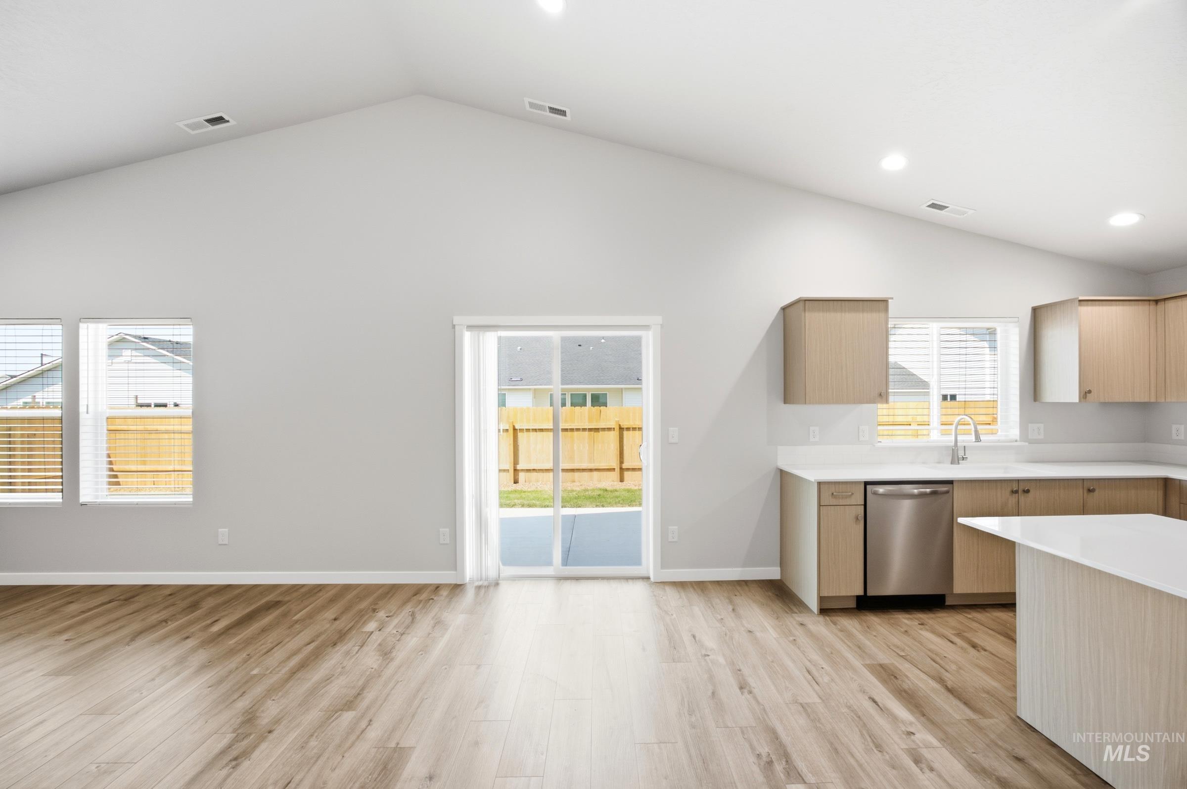 1085 Grass Pond Ave Property Photo 6