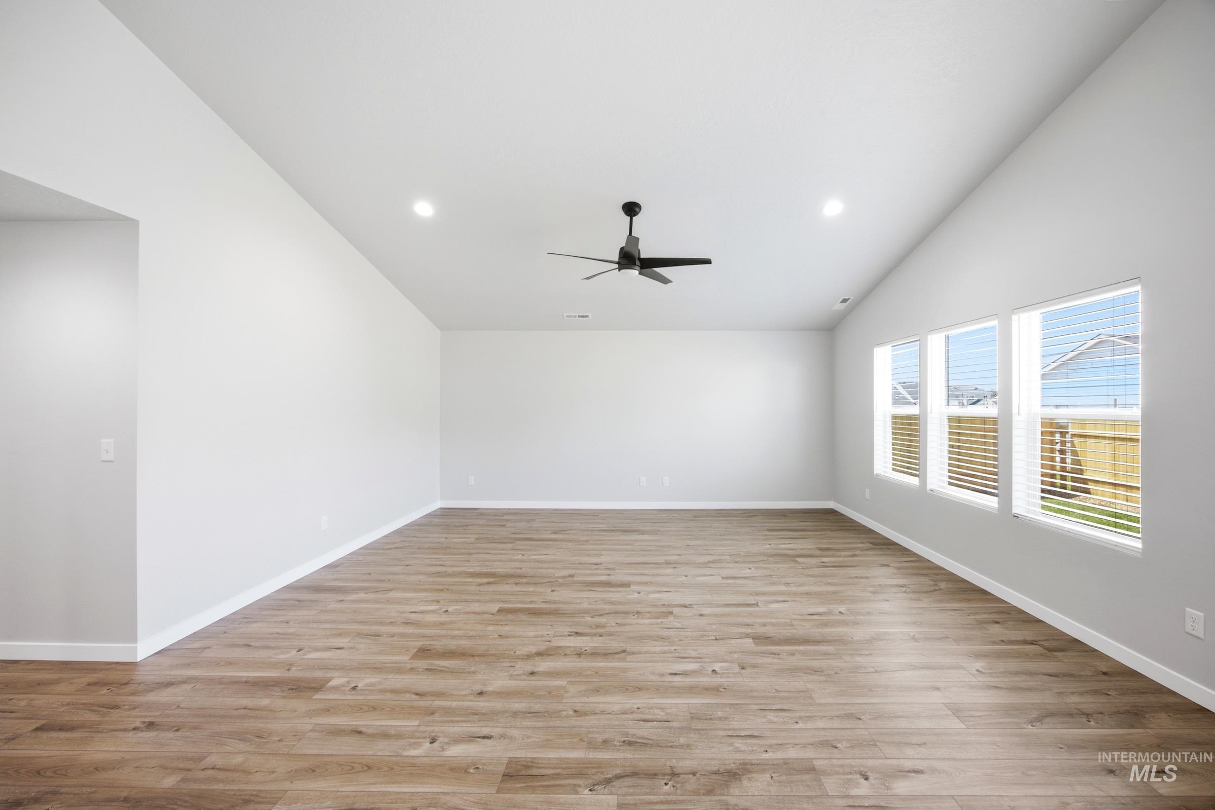 1085 Grass Pond Ave Property Photo 7
