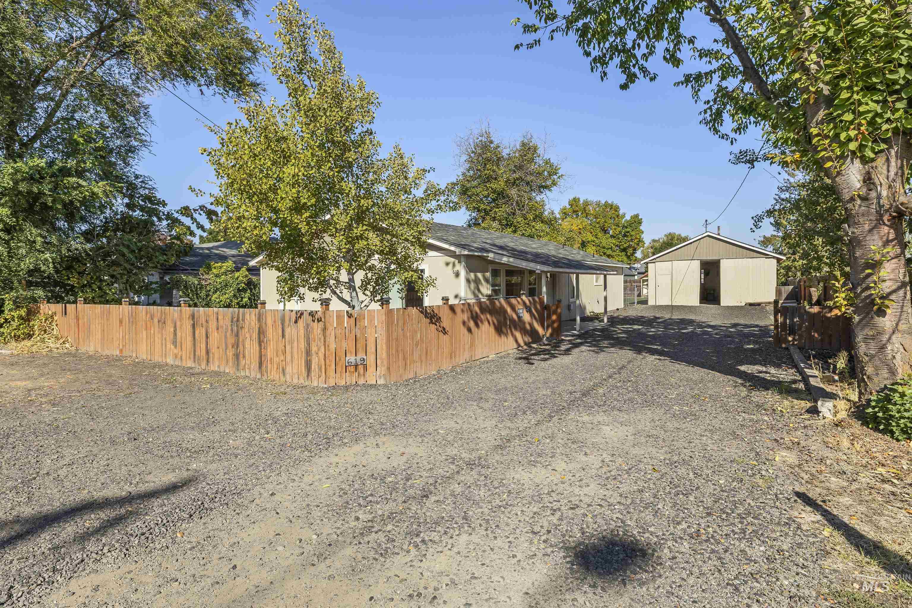 619 Burrell Ave Property Photo 1