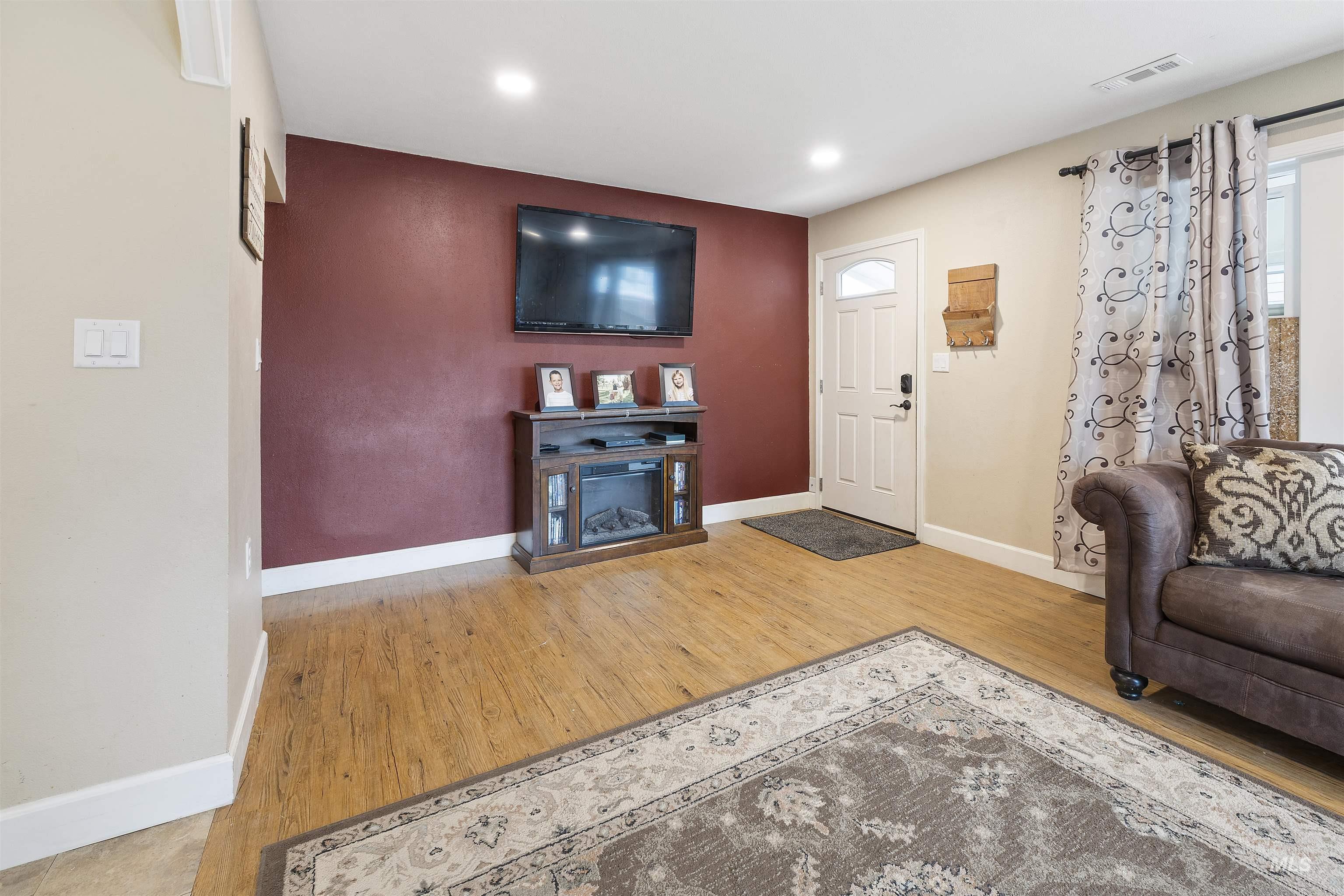 619 Burrell Ave Property Photo 14