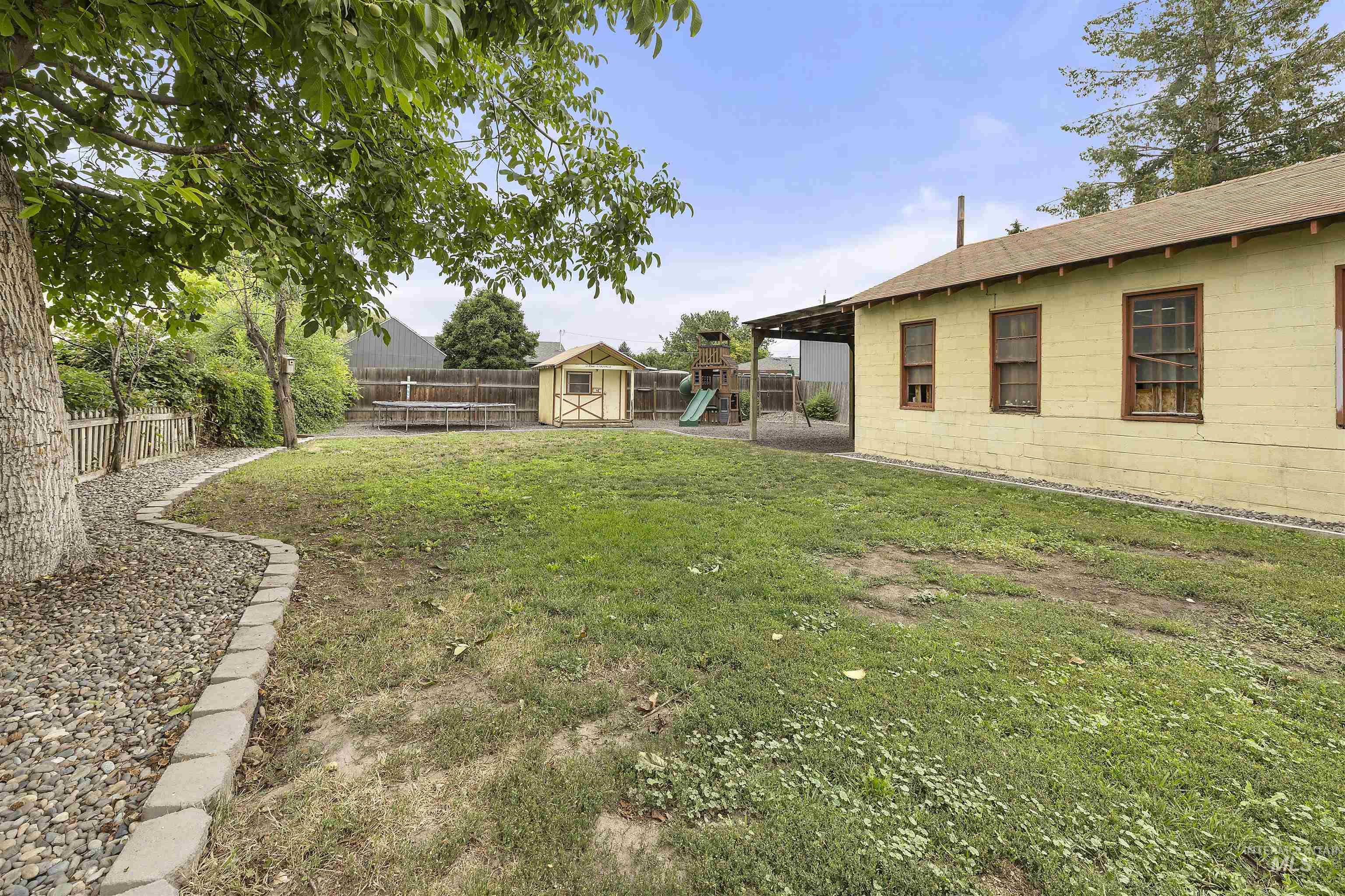 619 Burrell Ave Property Photo 28