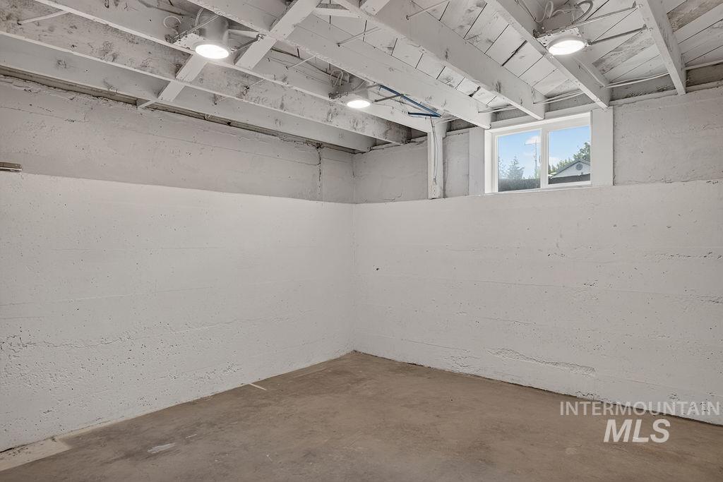 2103 Lincoln St Property Photo 32