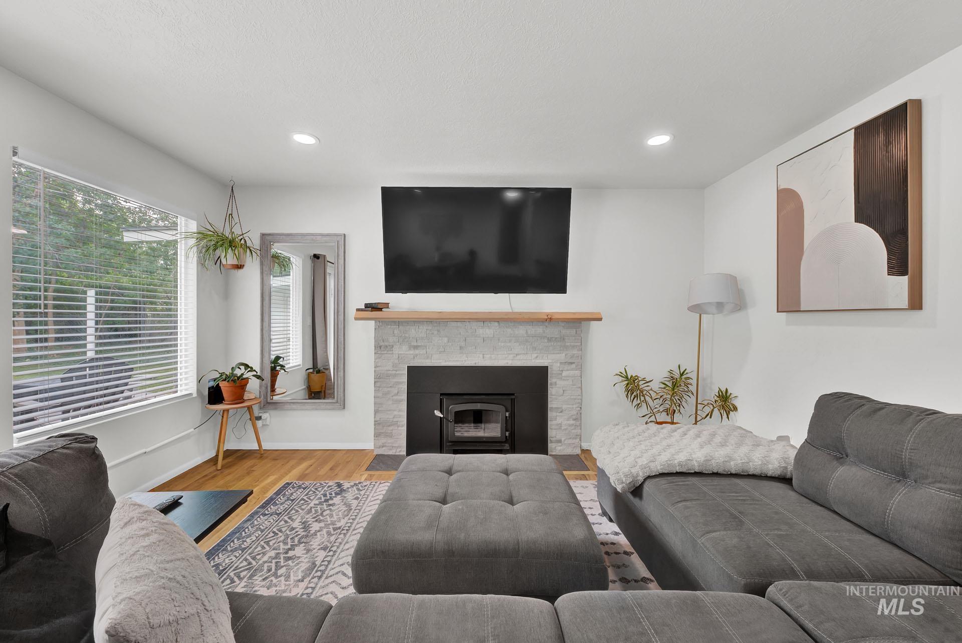 220 N Owyhee Street Property Photo 6