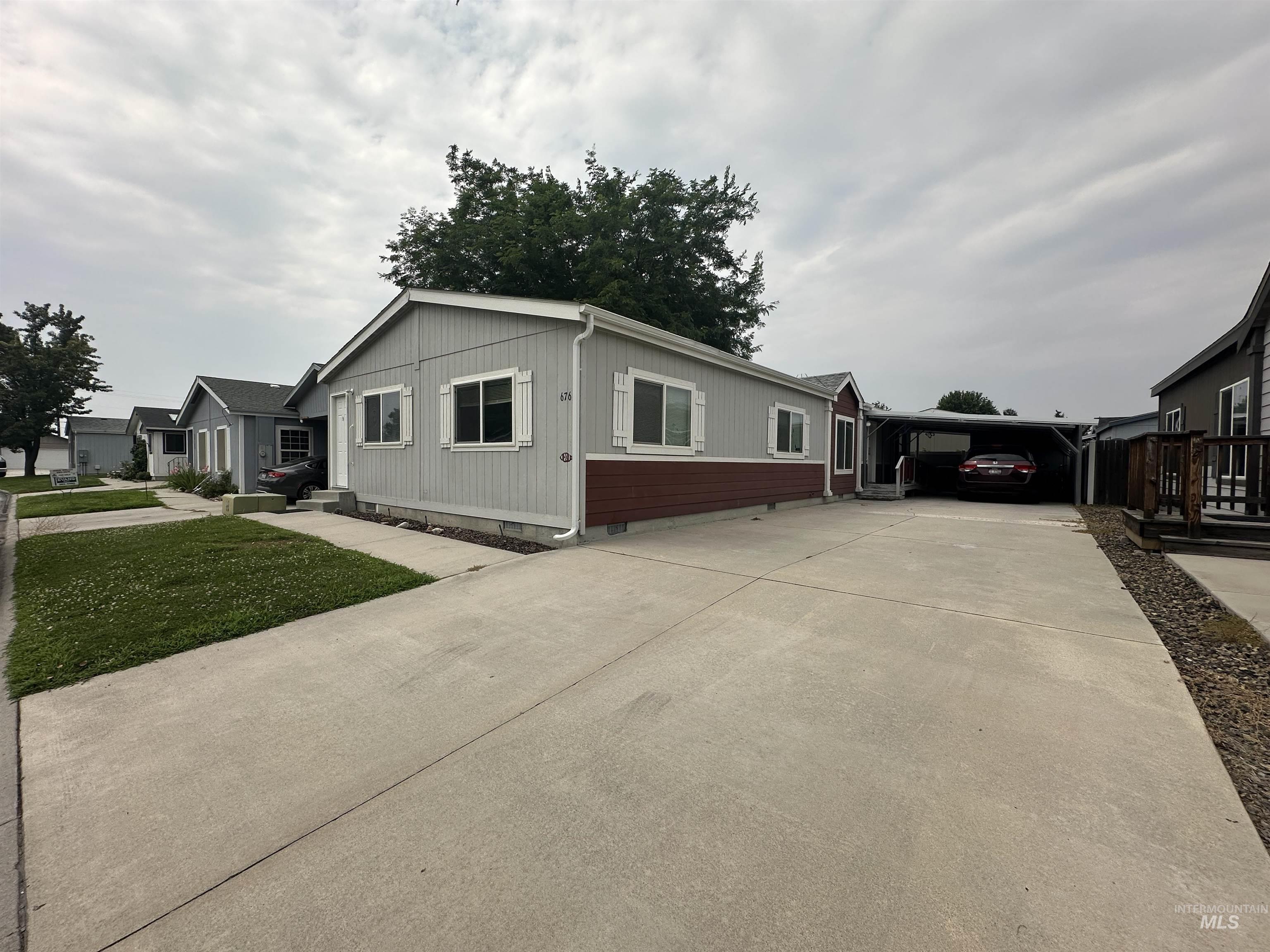 676 Liberty Lane Property Photo 1