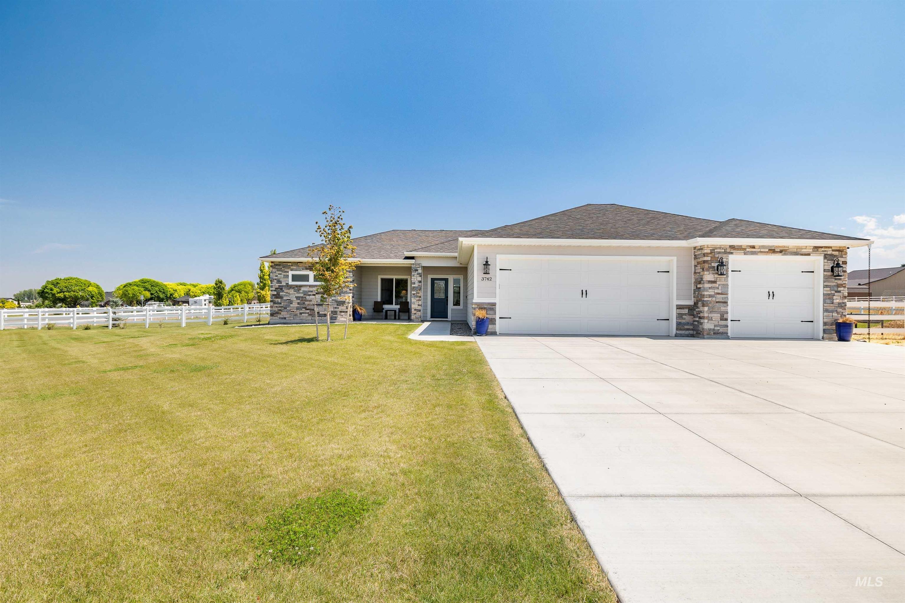 3742 N 2469 E Property Photo 2