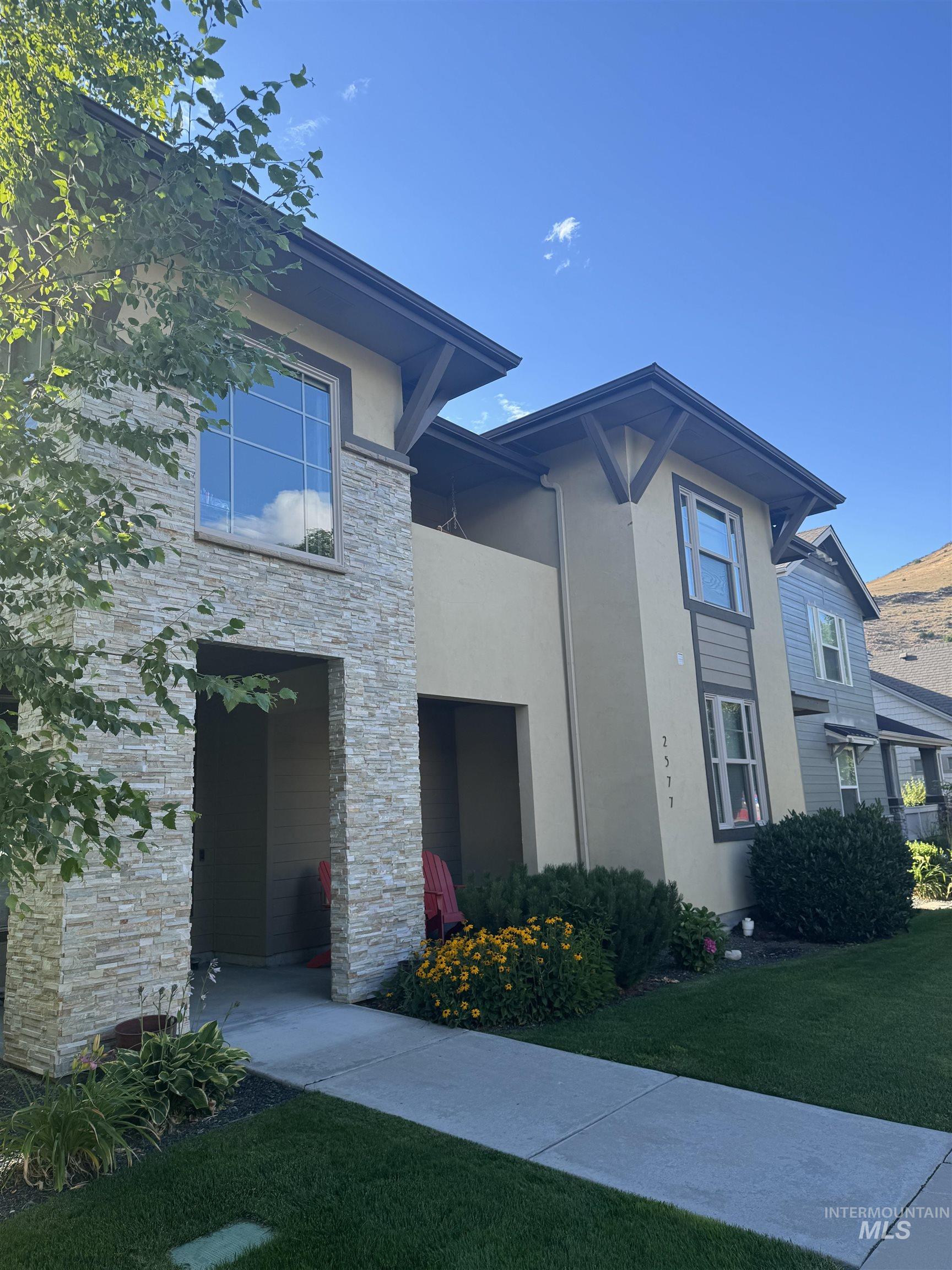 2577 S Trailwood Way Property Photo 1