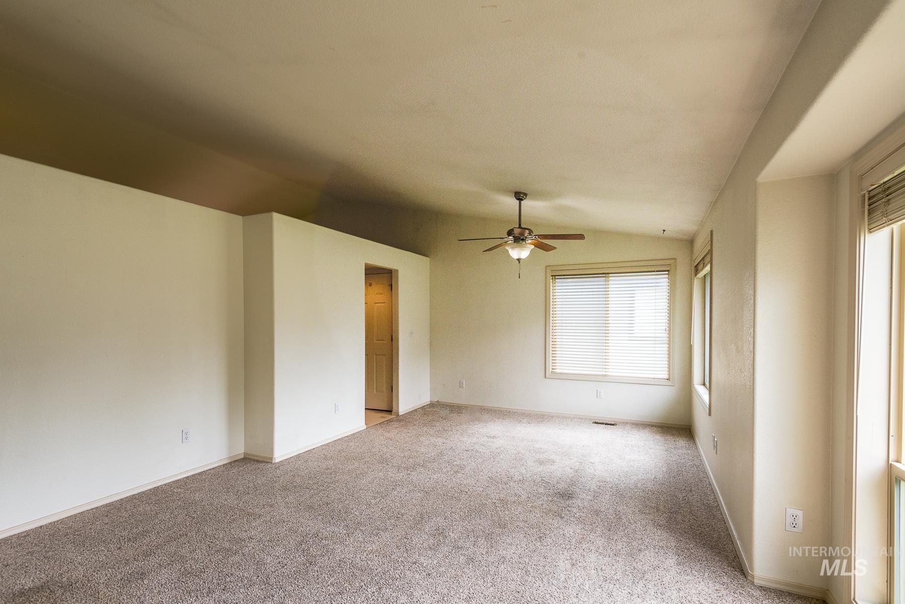 10080 W Whirlaway Dr Property Photo 3