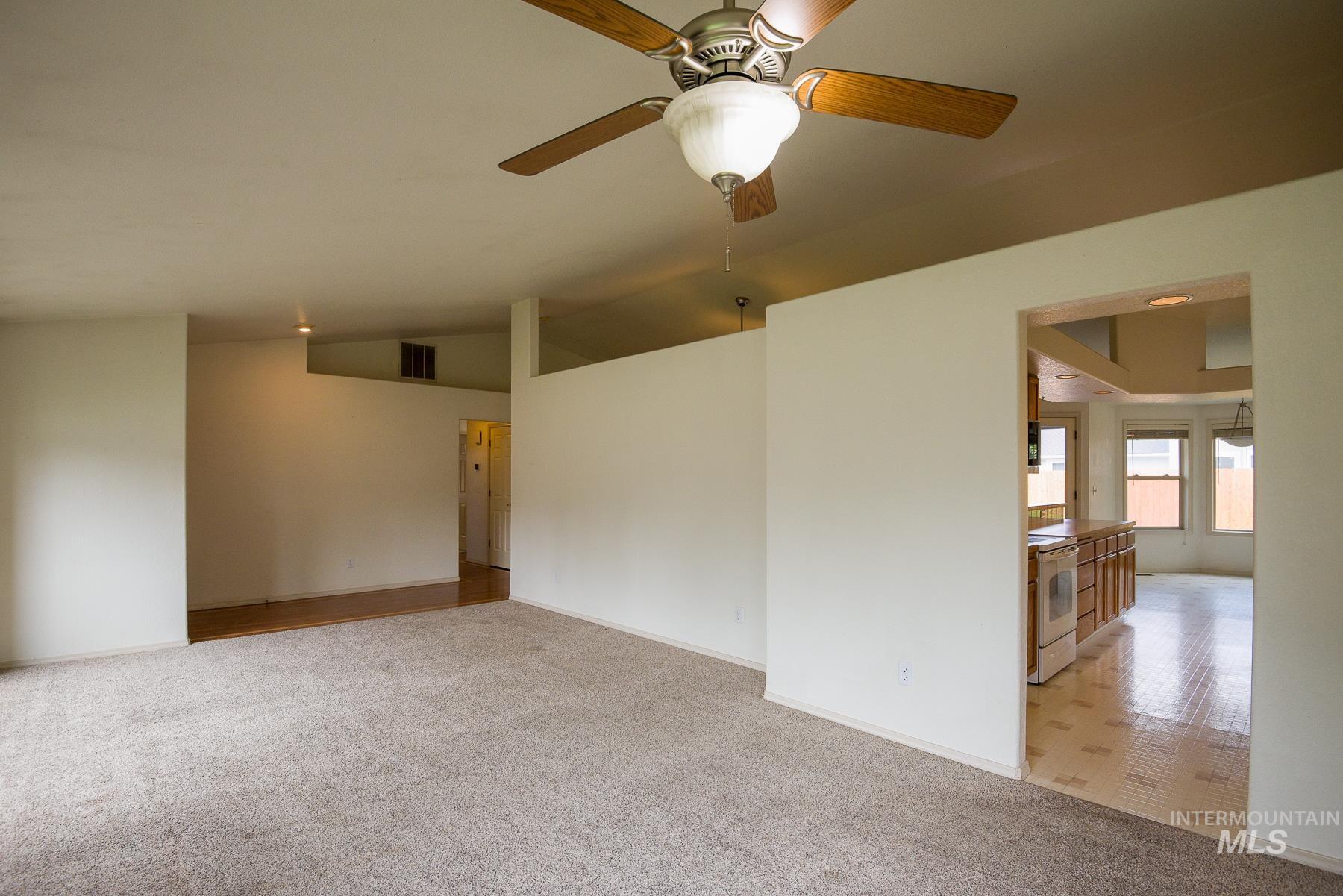 10080 W Whirlaway Dr Property Photo 5